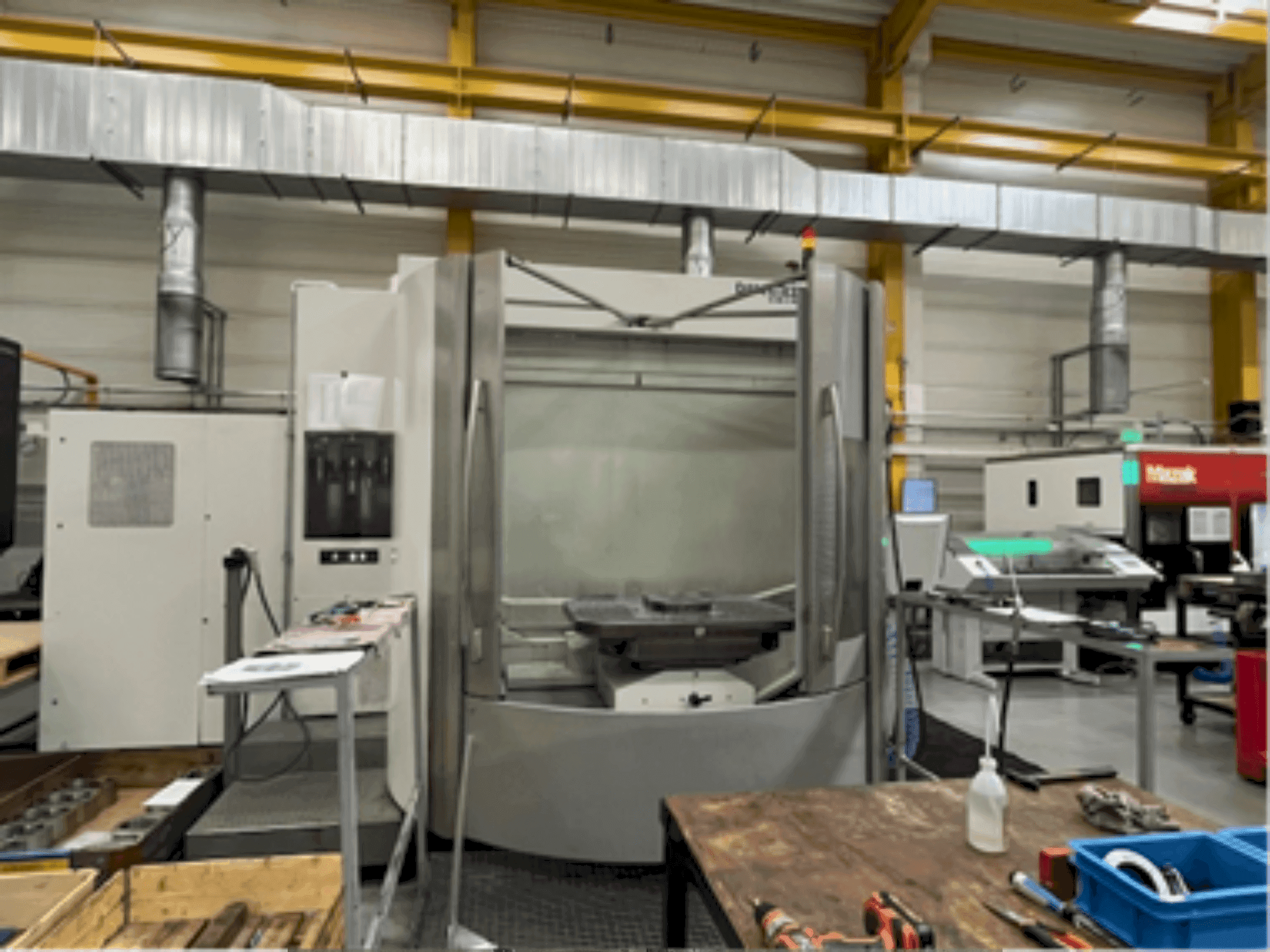 A DMG GILDEMEISTER DMC 125U gép elölnézete