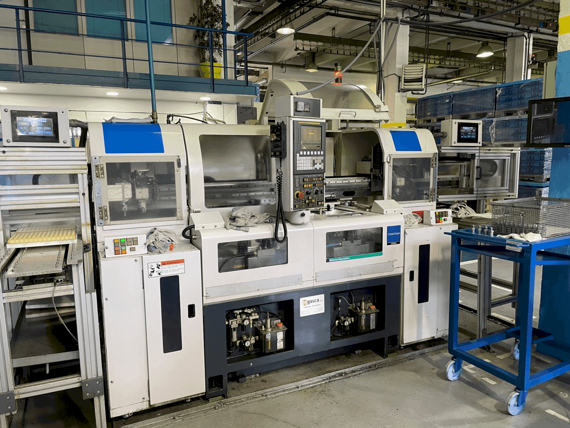 A Miyano GN-3200W gép elölnézete