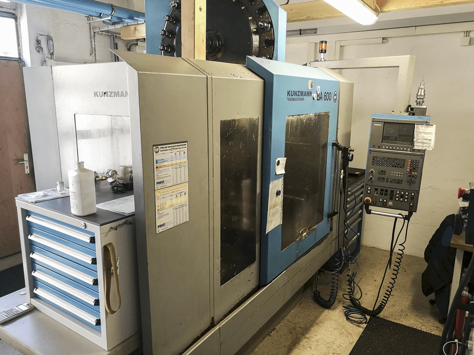 A KUNZMANN BA600 gép bal oldali nézete
