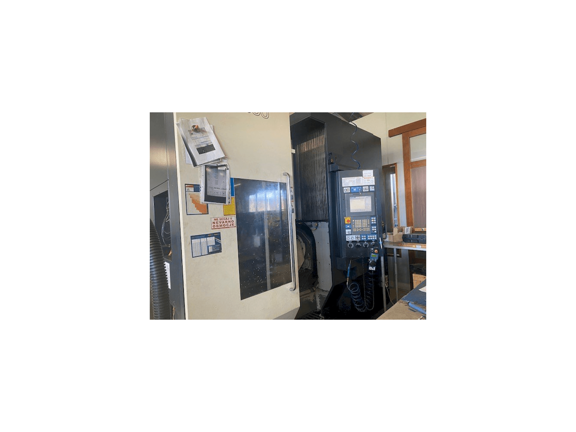 A Makino D500 gép elölnézete