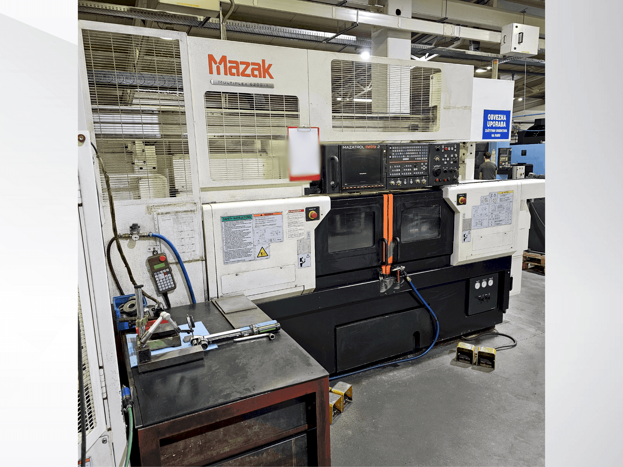 A Mazak Multiplex 6200II gép elölnézete