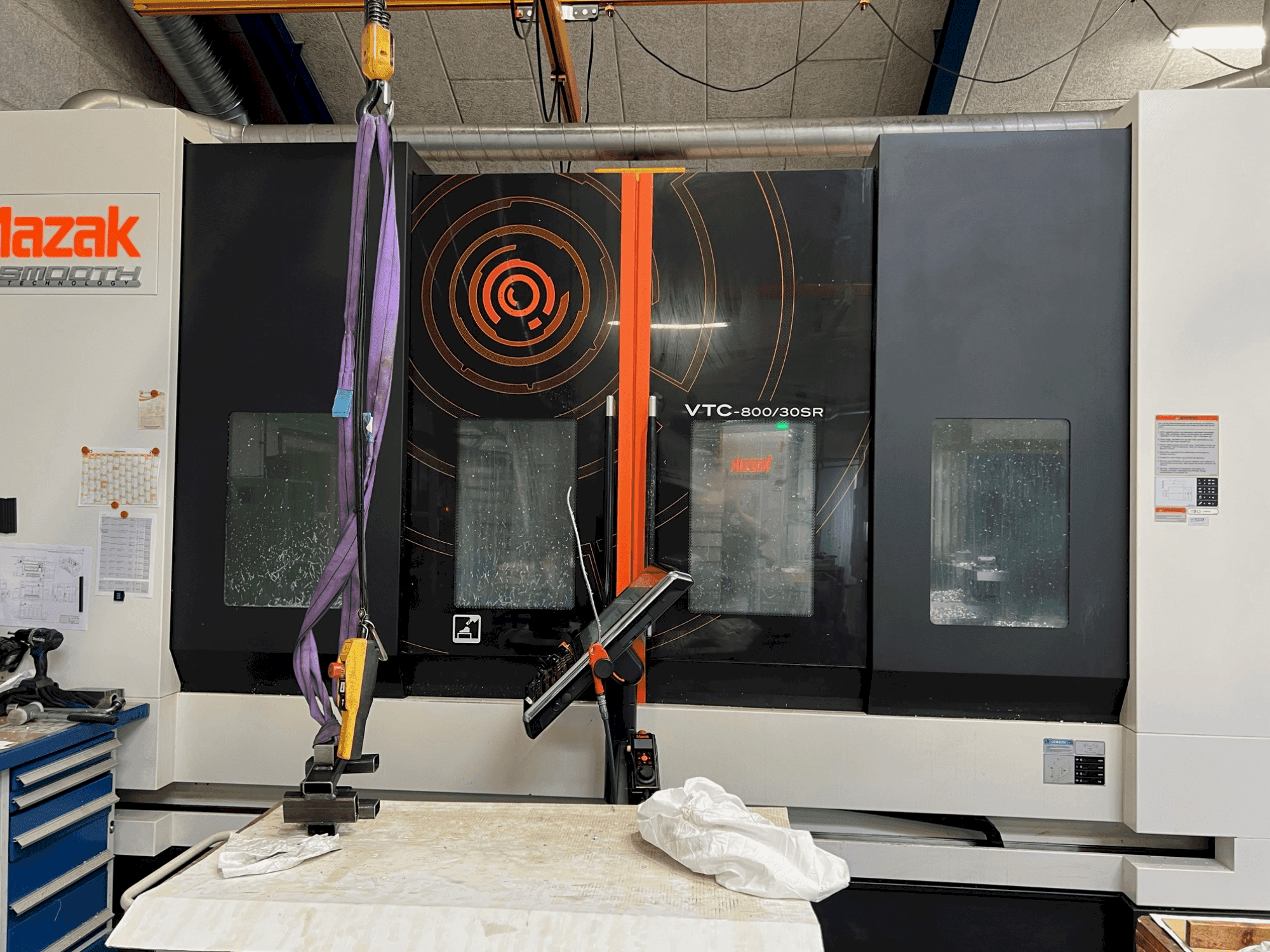 A Mazak VTC 800/30SR gép elölnézete