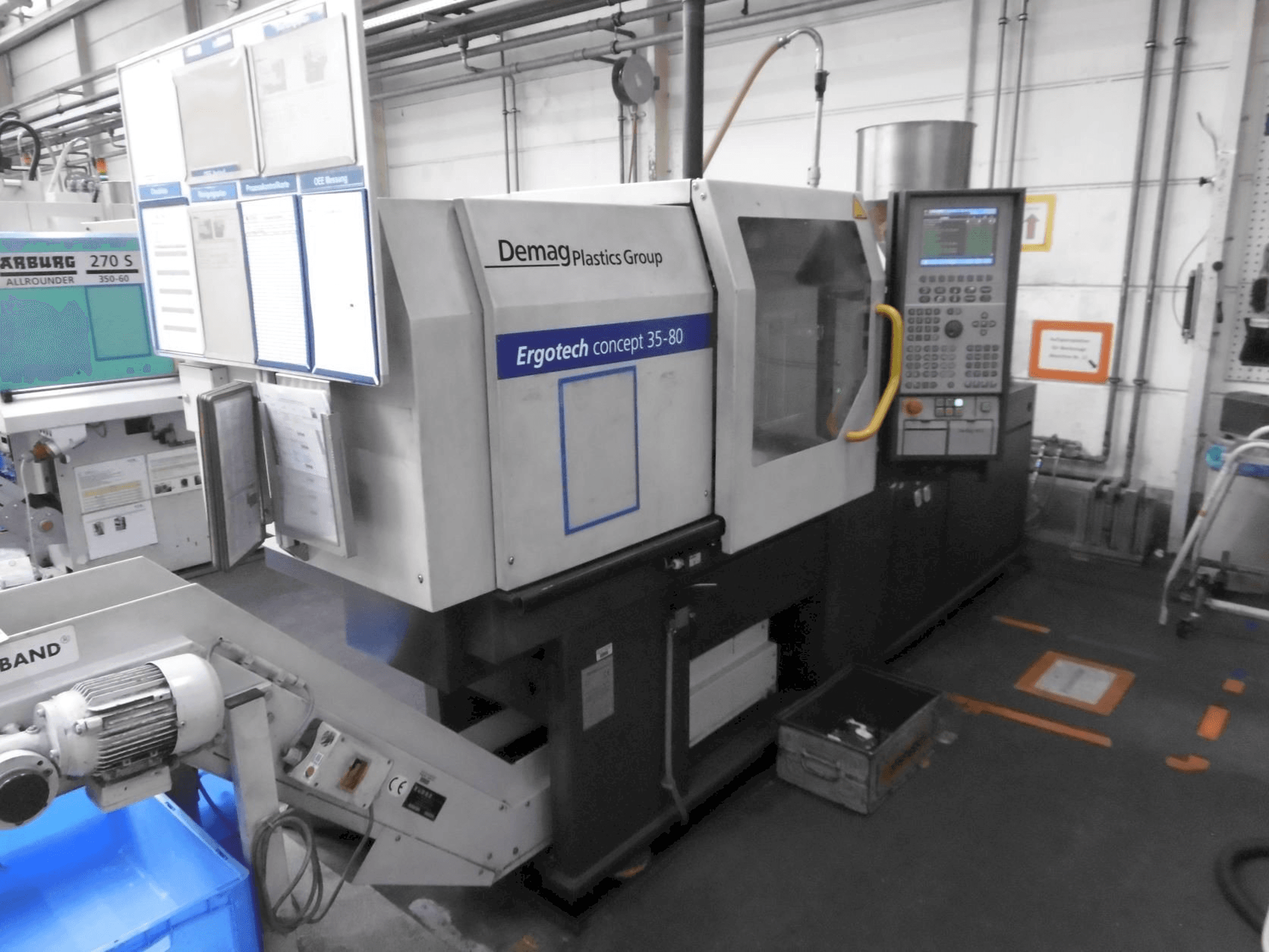 A DEMAG Ergotech Concept 35 - 280 - 80 gép elölnézete
