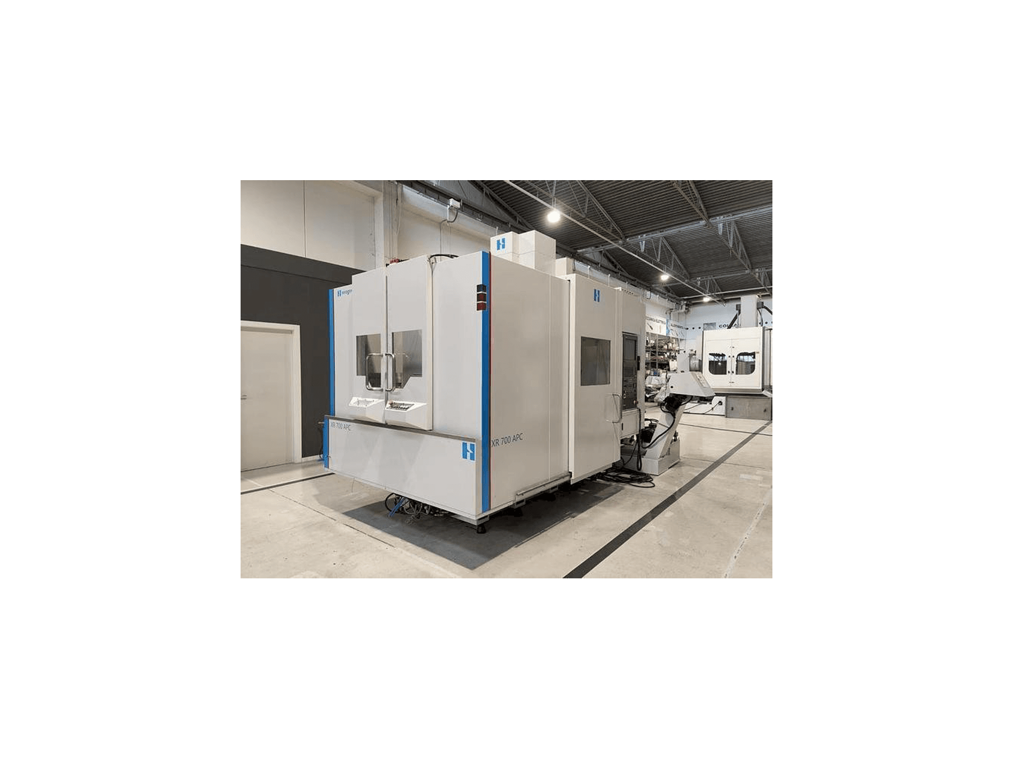 A Bridgeport XR-700 APC gép elölnézete