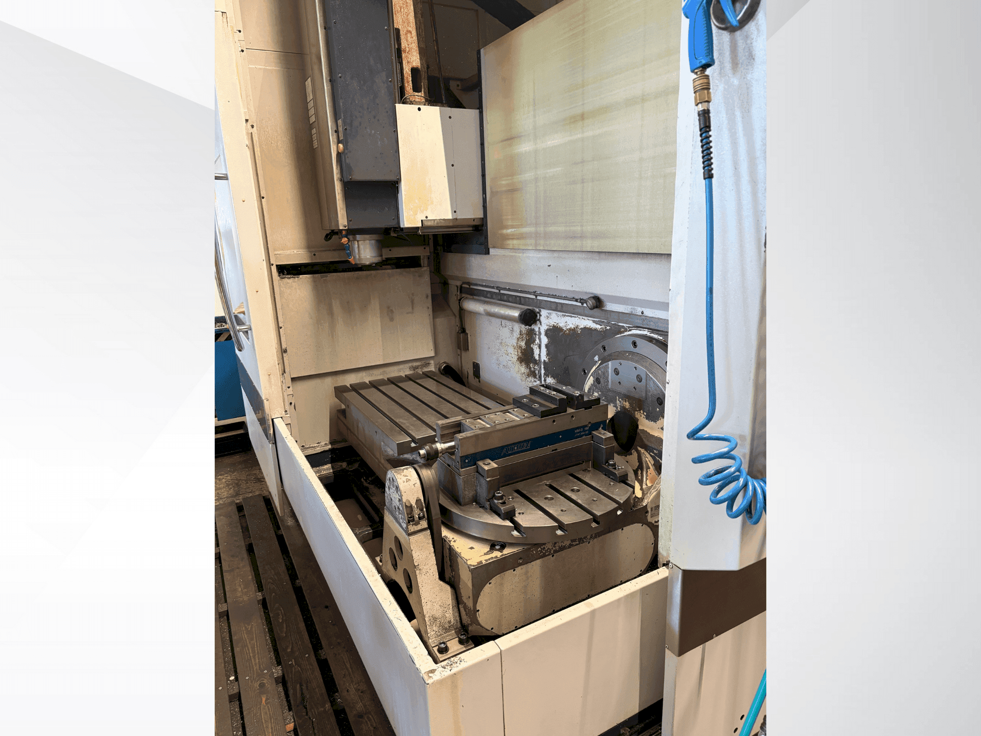 A SPINNER U-1520 gép elölnézete