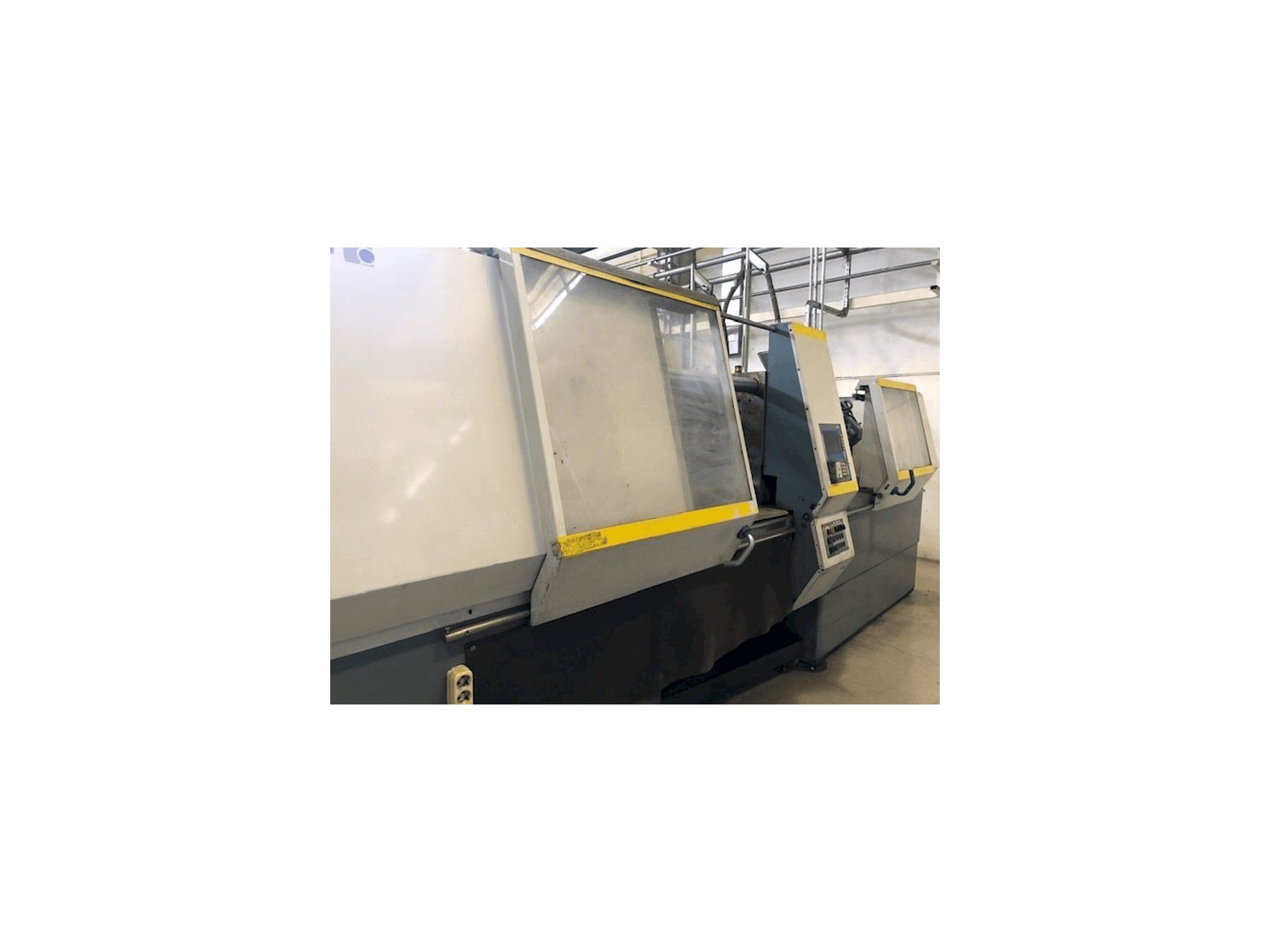 A Battenfeld BA 1300/630 CDC gép elölnézete