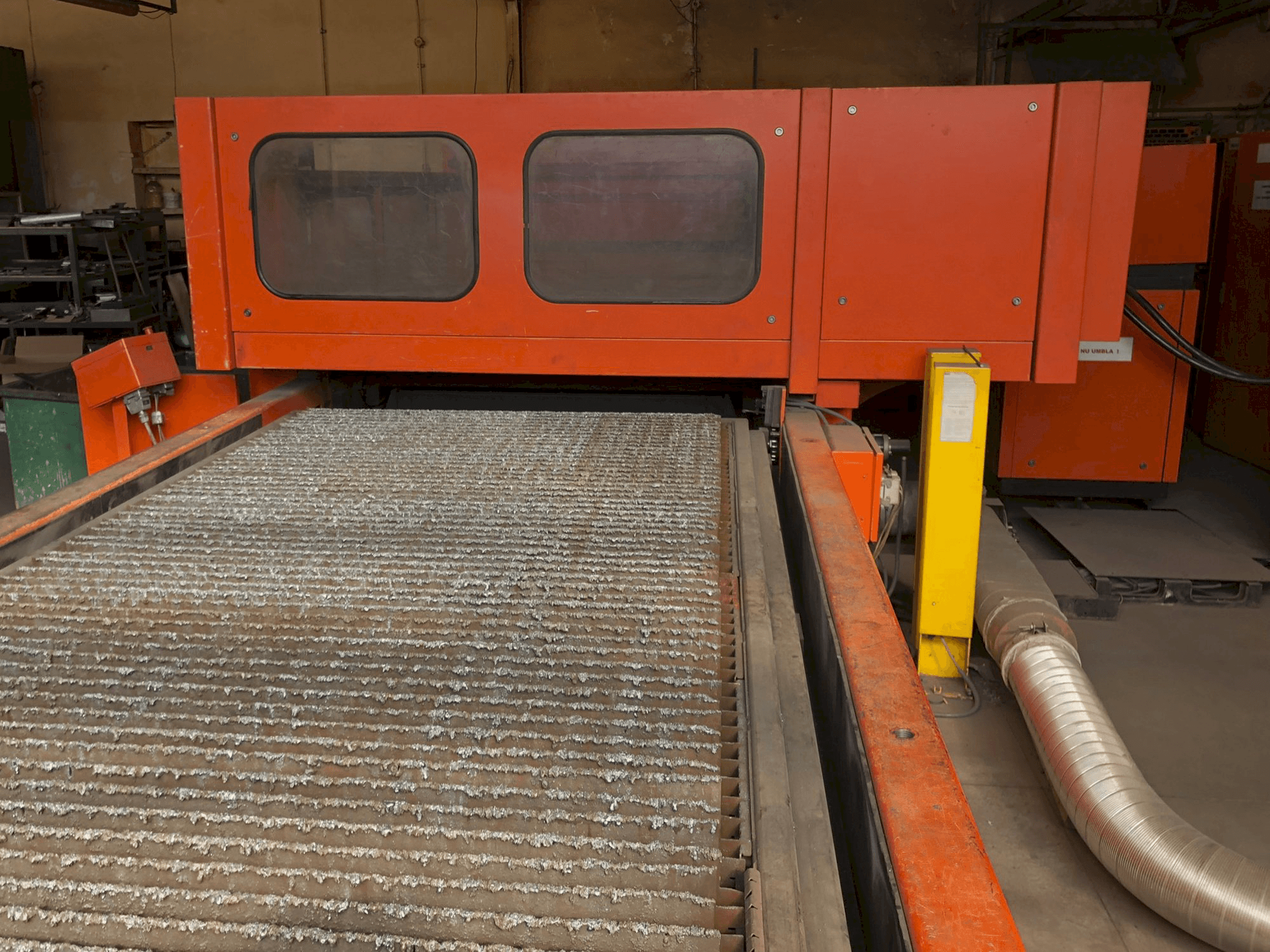 A Bystronic Bystar 3015 gép elölnézete