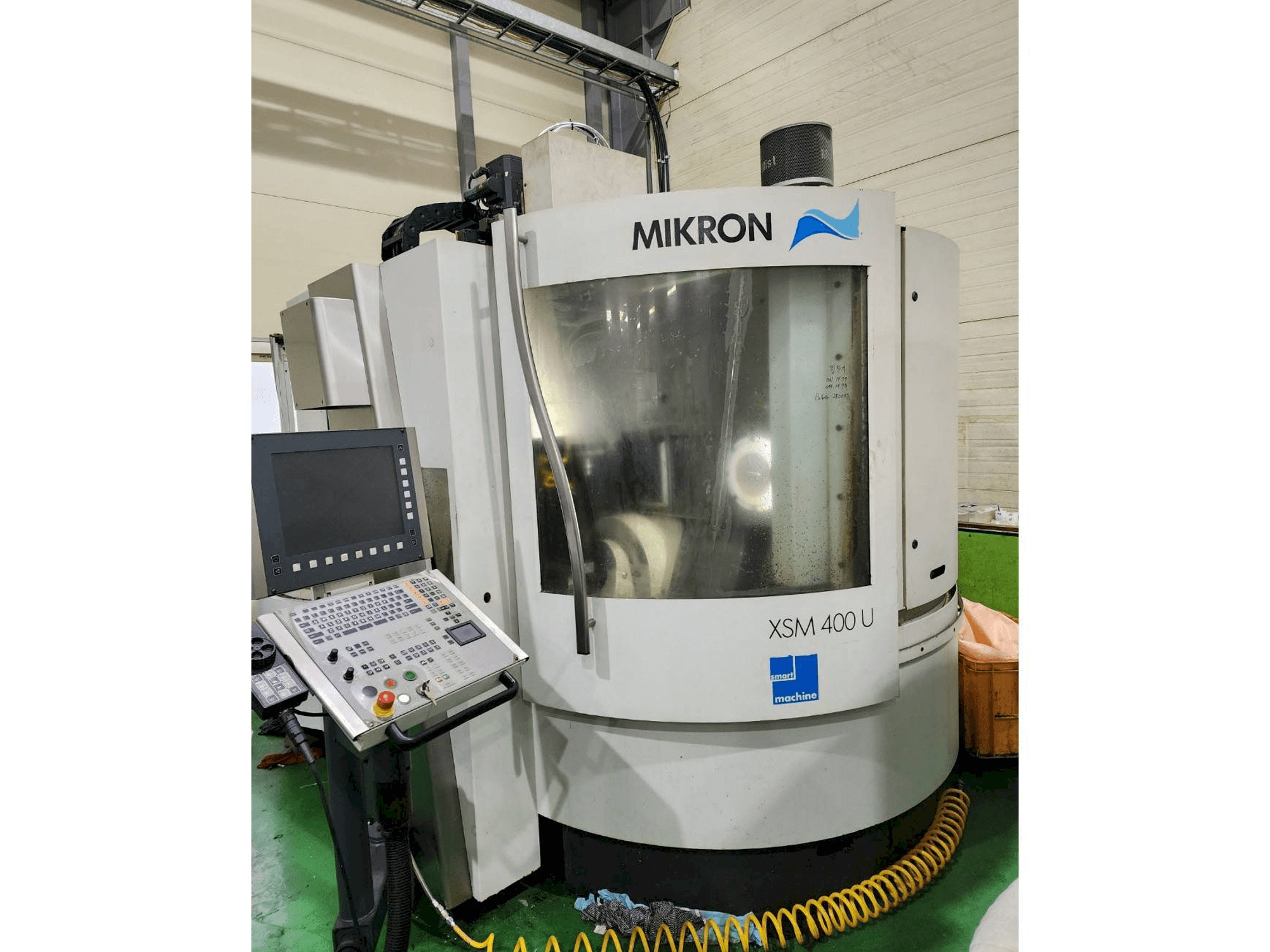 A MIKRON XSM 400 U gép elölnézete