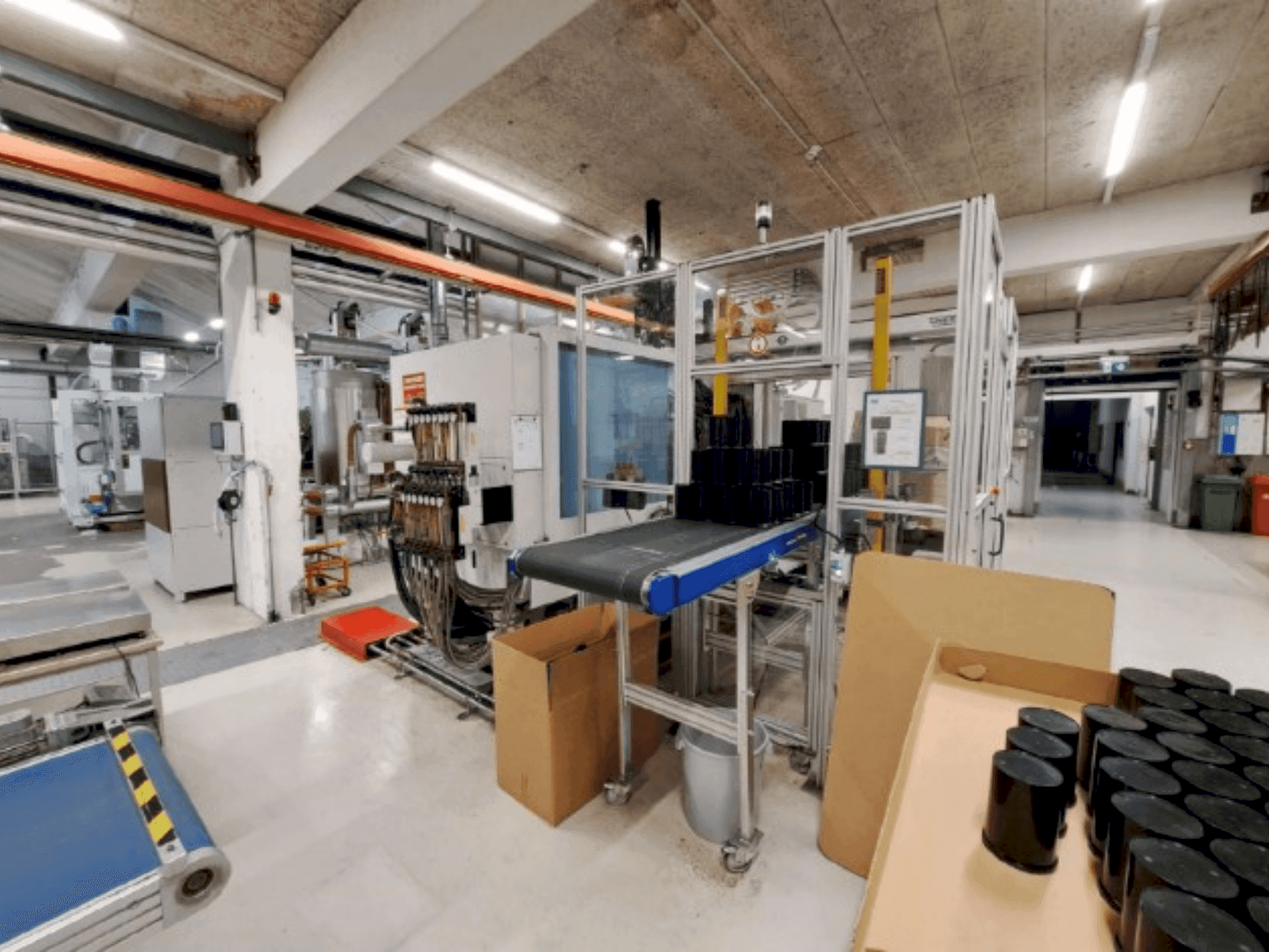 A WITTMANN TM Xpress 270/2250 Unilopg B6P gép elölnézete