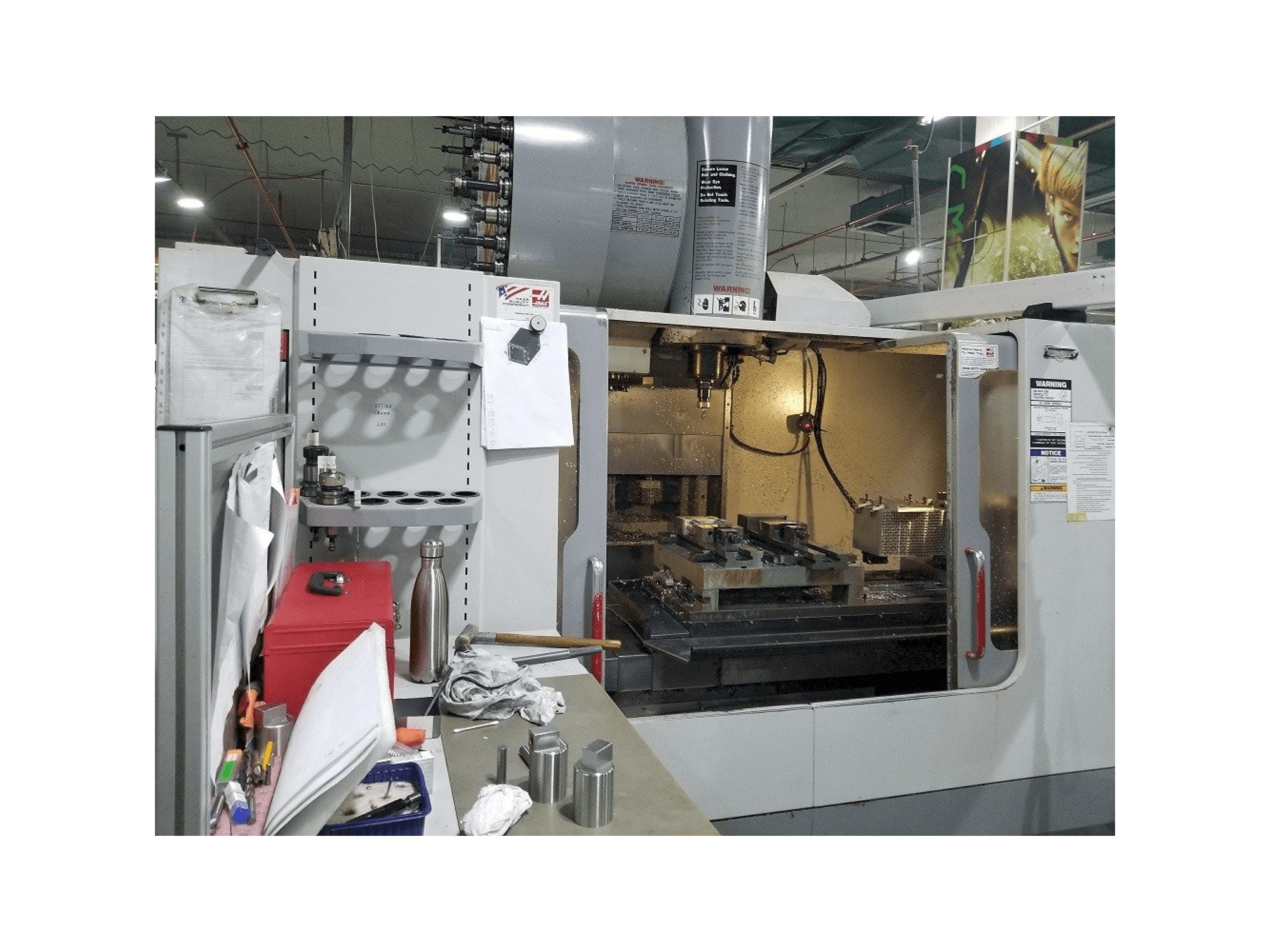 A HAAS VF-4SS gép elölnézete