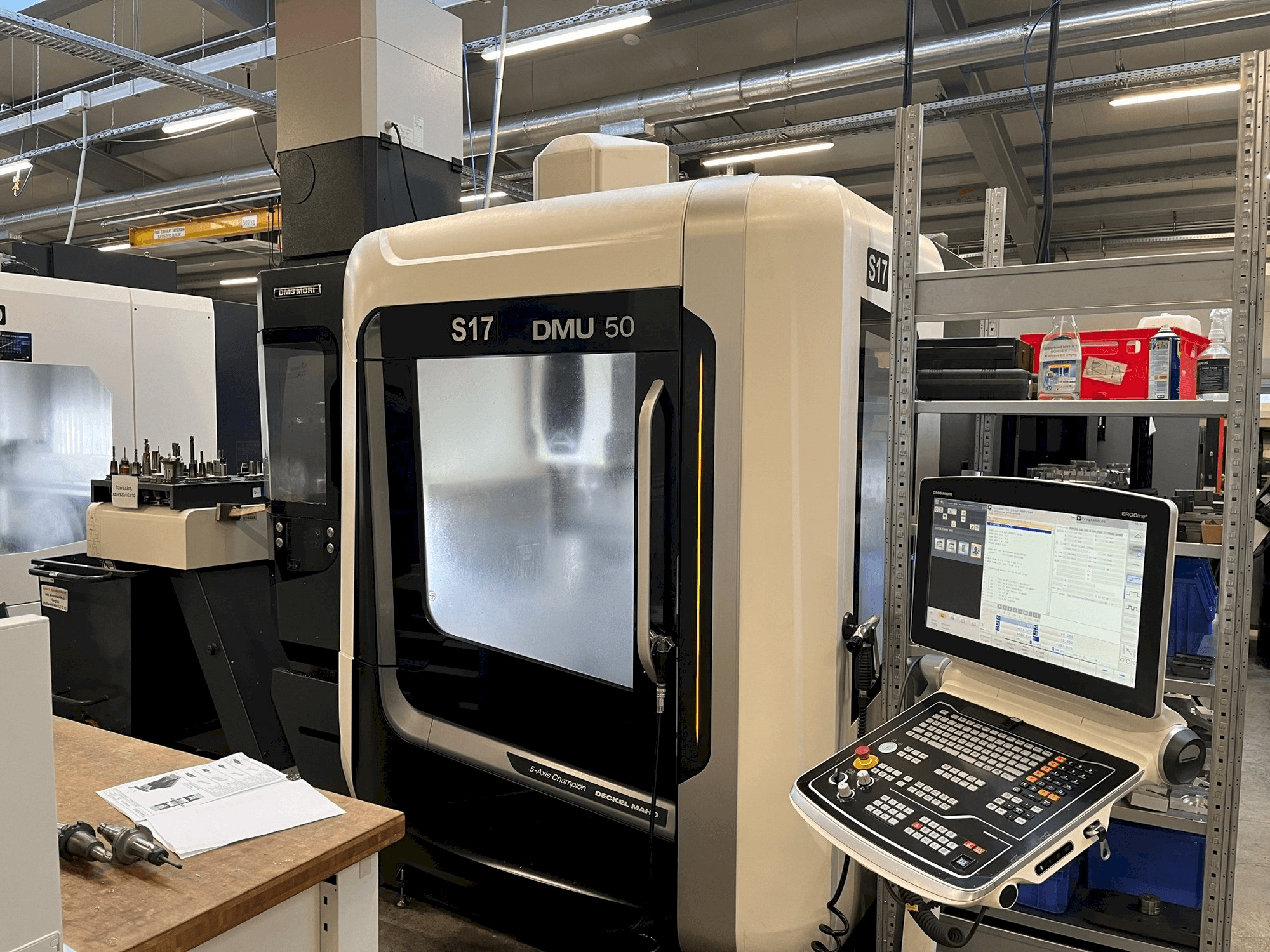 A DMG MORI DMU 50 gép elölnézete