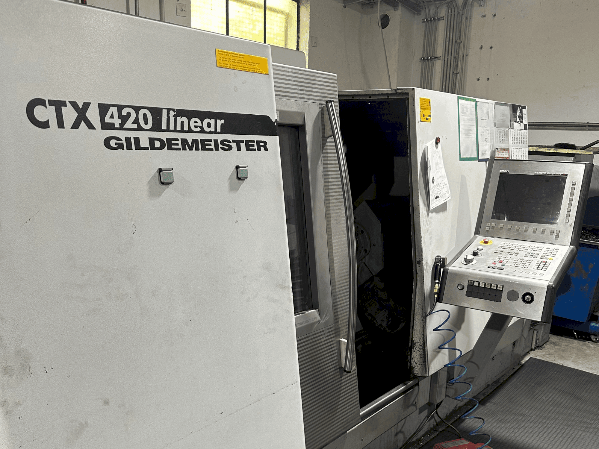 A DMG CTX 420 Linear V6 gép elölnézete