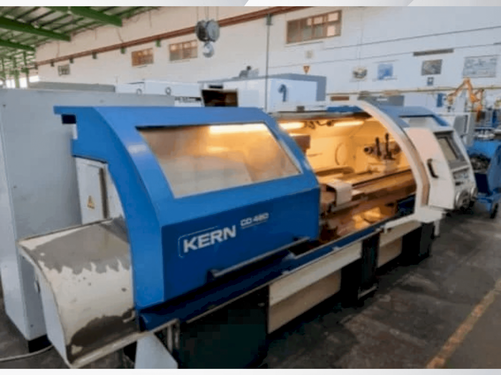 A KERN CD 480/2000 gép elölnézete
