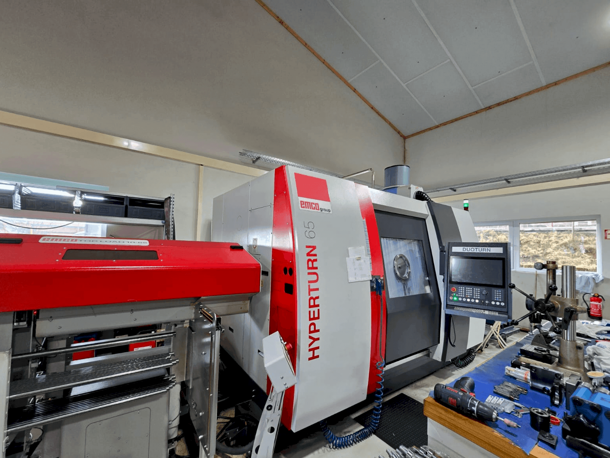 A EMCO HYPERTURN 65-1300 DUOTURN gép elölnézete