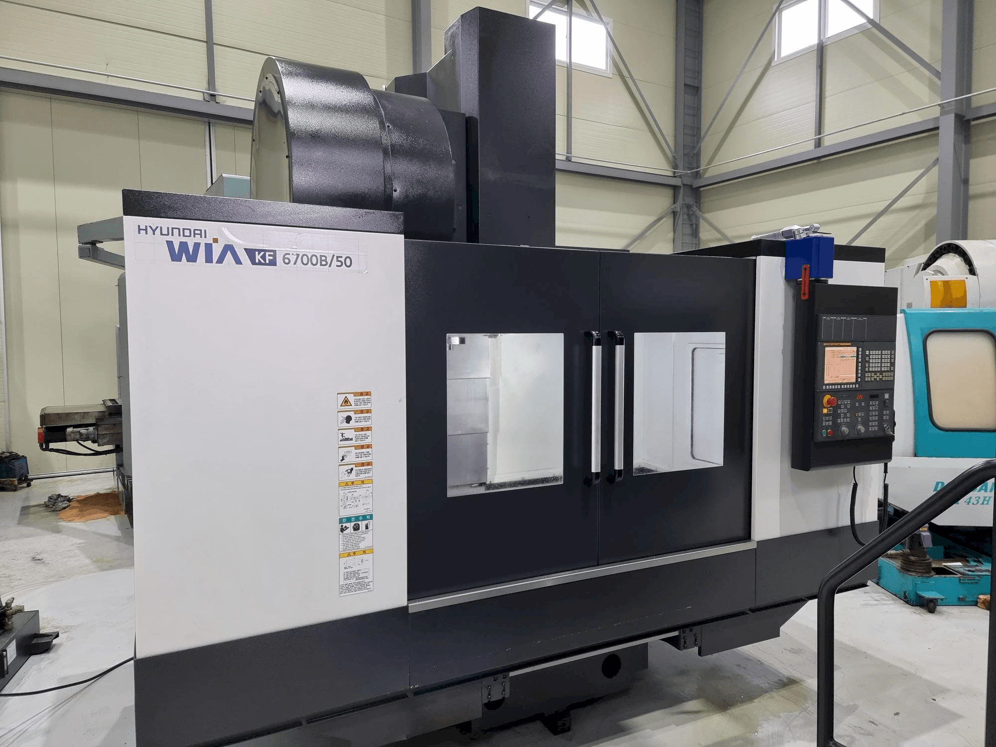 A Hyundai Wia KF 6700B/50 gép elölnézete