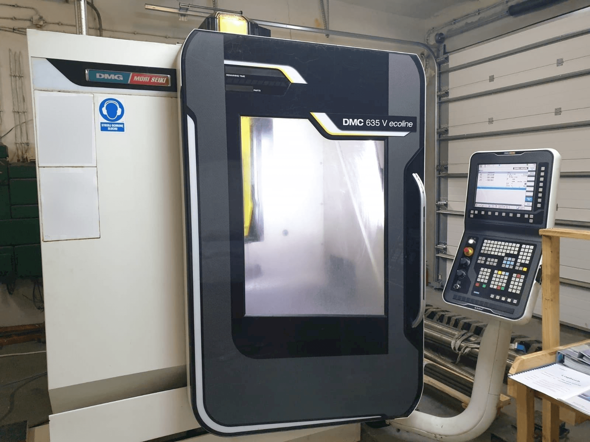 A DMG DMC 635 V ecoline gép elölnézete