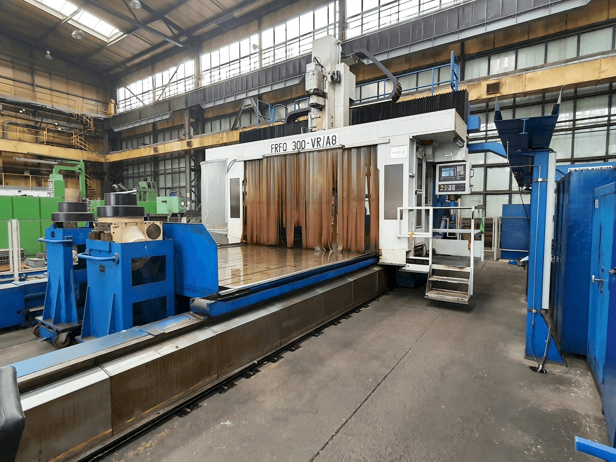 A Tos KURZIM FRFQ 300-VK/A8 CNC gép elölnézete