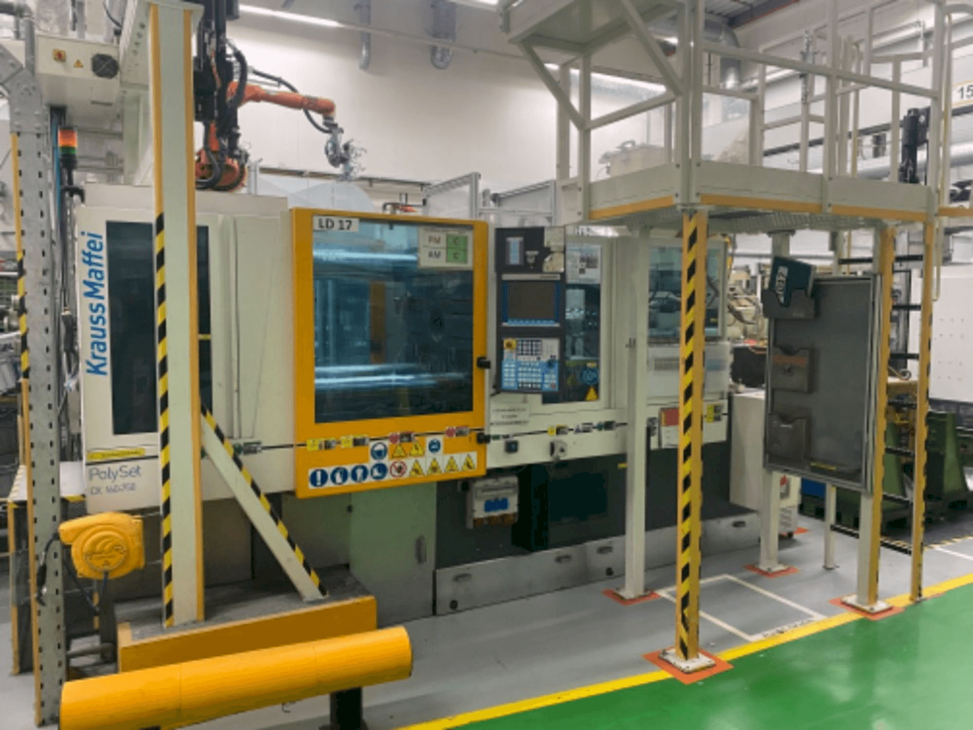 A Krauss Maffei 160/750 CX POL gép elölnézete