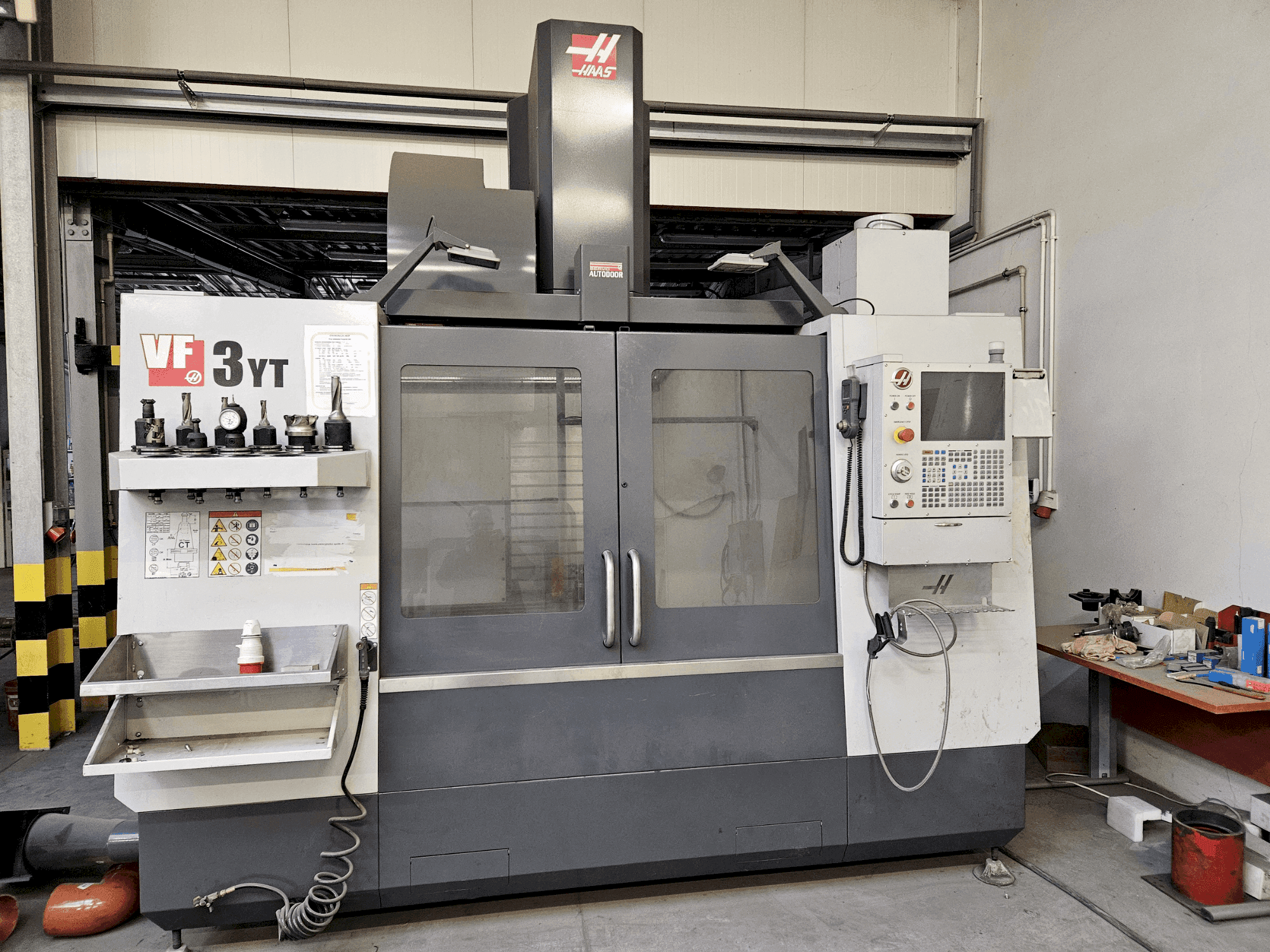 A HAAS VF-3YT/50 gép elölnézete