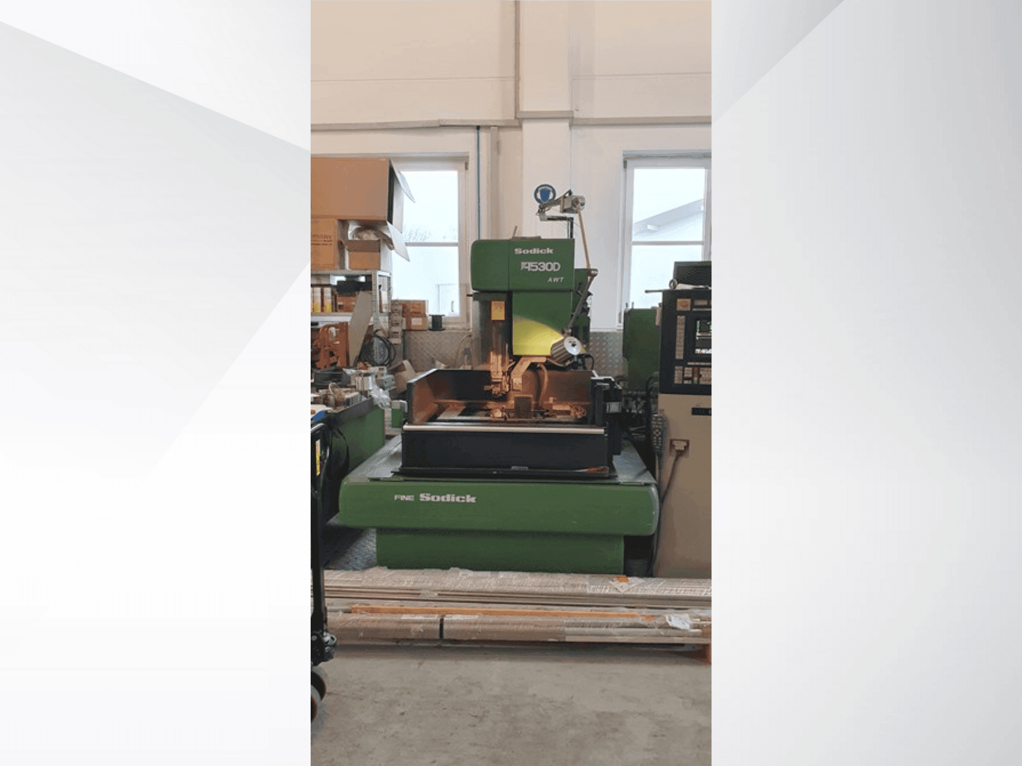 A Sodick A 530 D AWT gép elölnézete