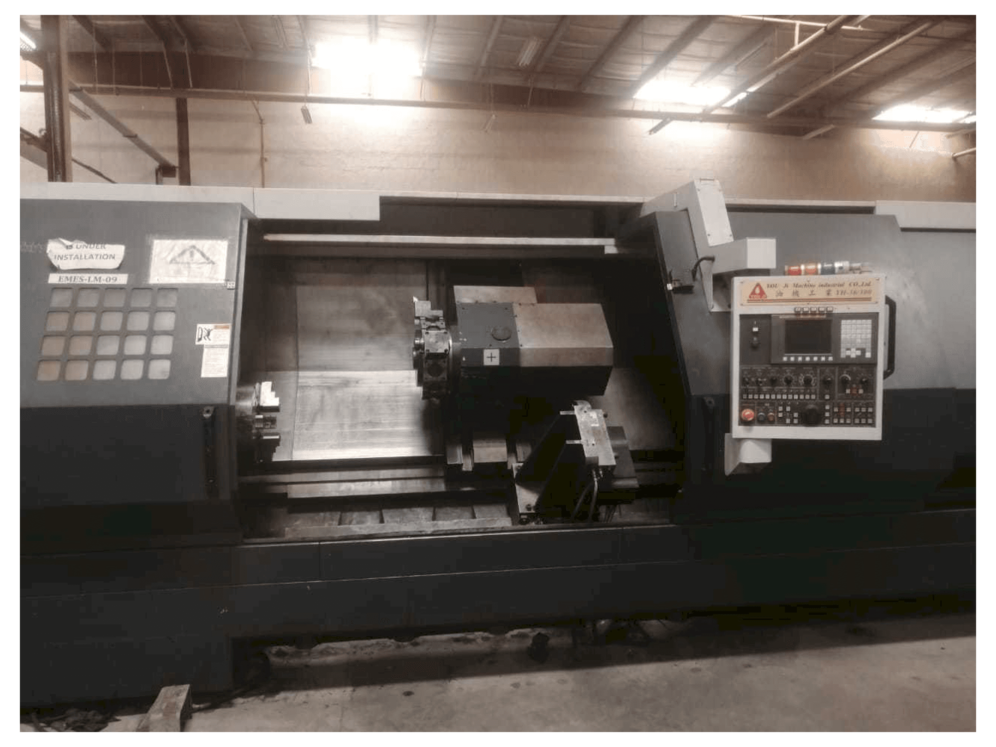 A YOU JI YH-36+C/300 gép elölnézete