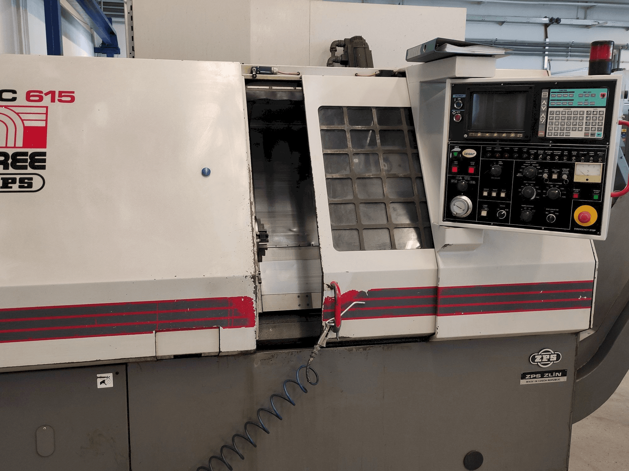 A ZPS S-50 (TC-615) gép elölnézete