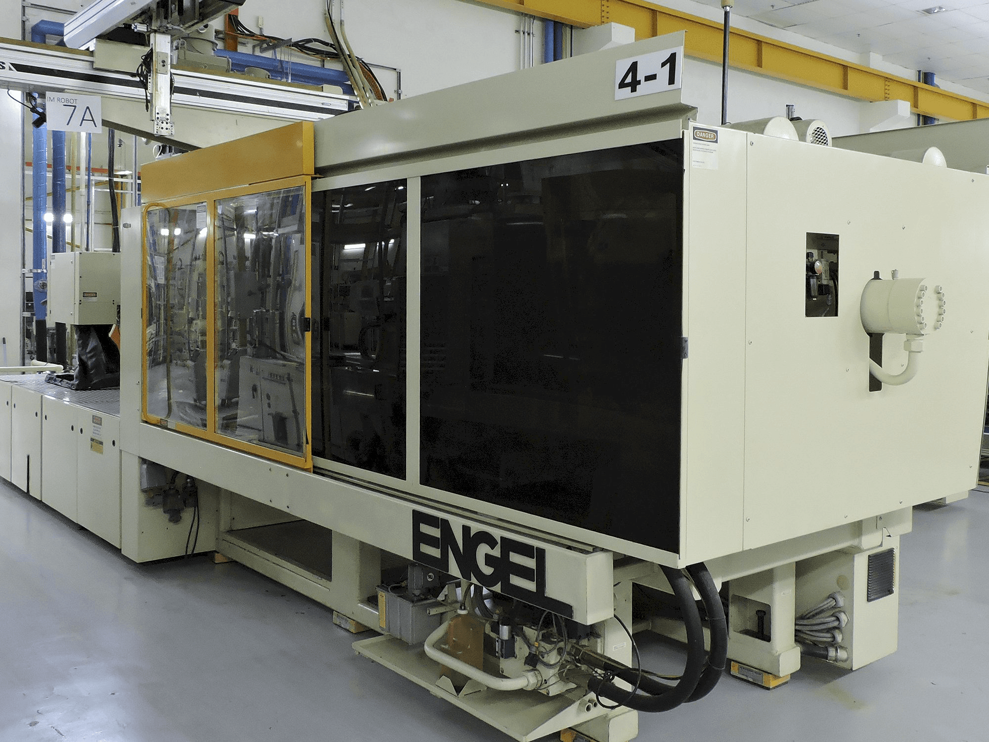 A ENGEL ES1300/450 BHP gép elölnézete