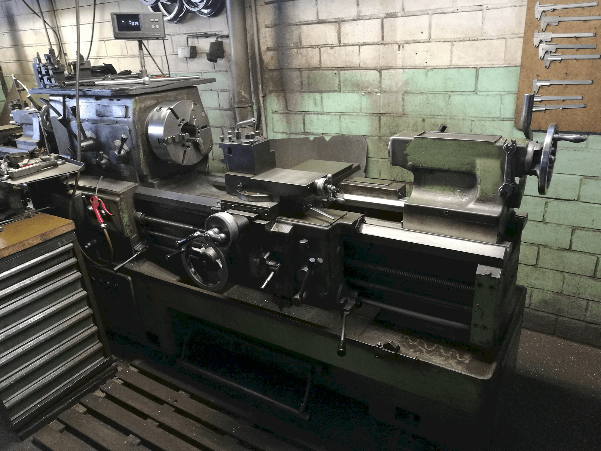 A MORI SEIKI MR 1000 gép jobb nézete