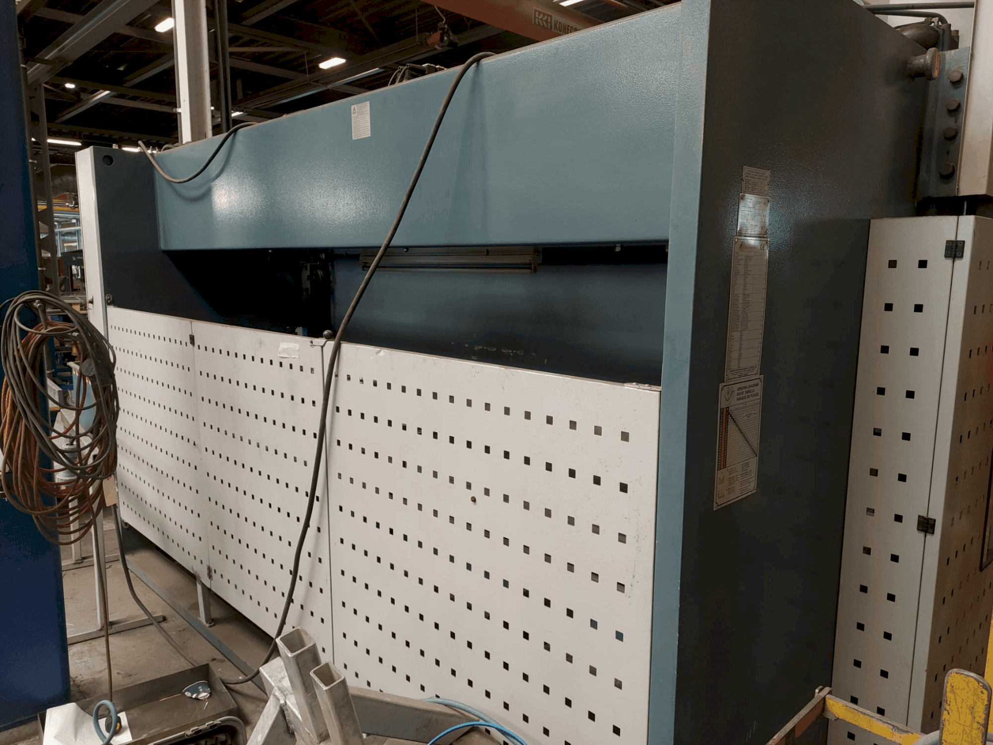 A Durma E 40160 gép elölnézete