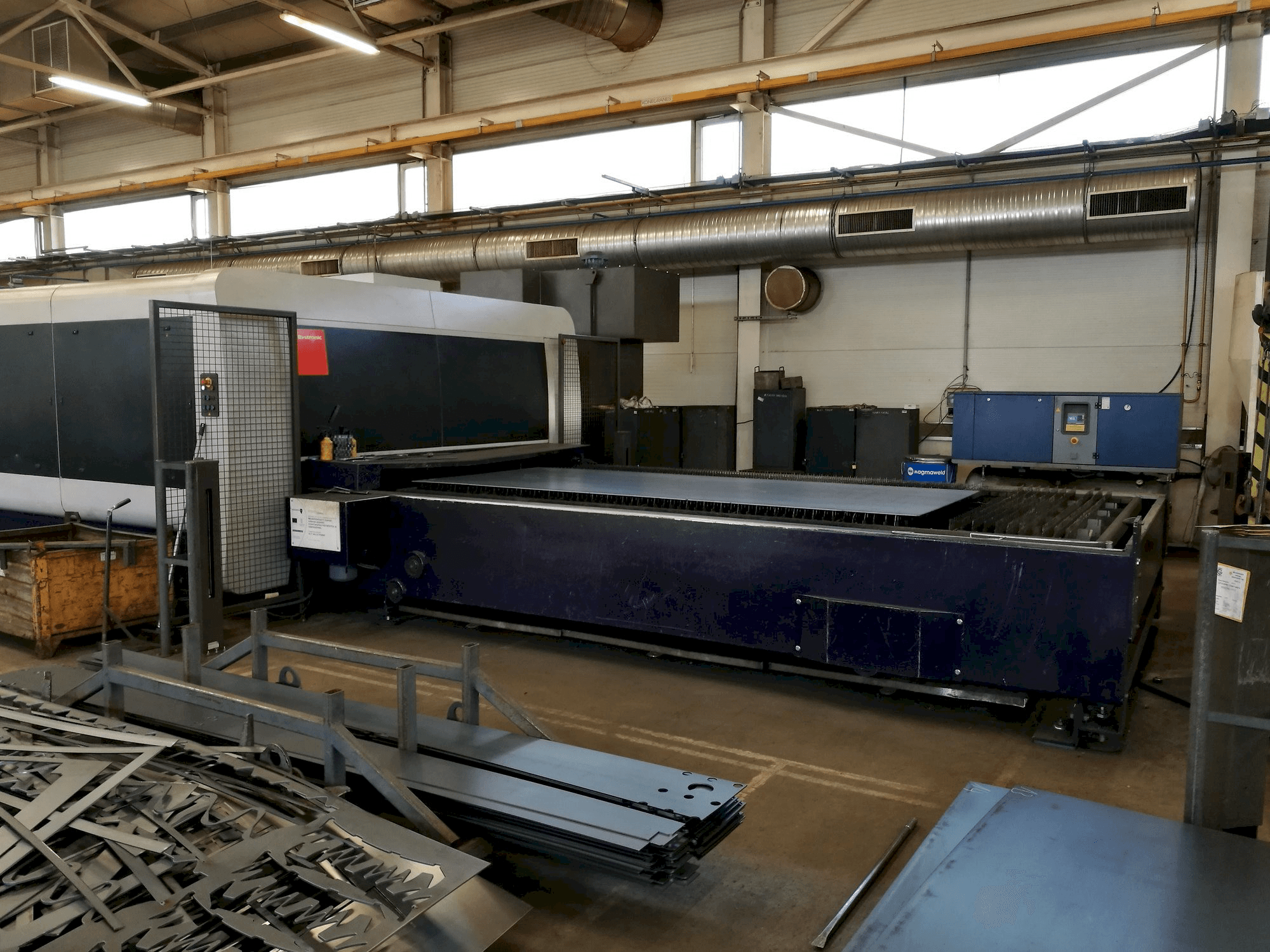 A Bystronic BySprint Fiber 4020 gép oldalnézete