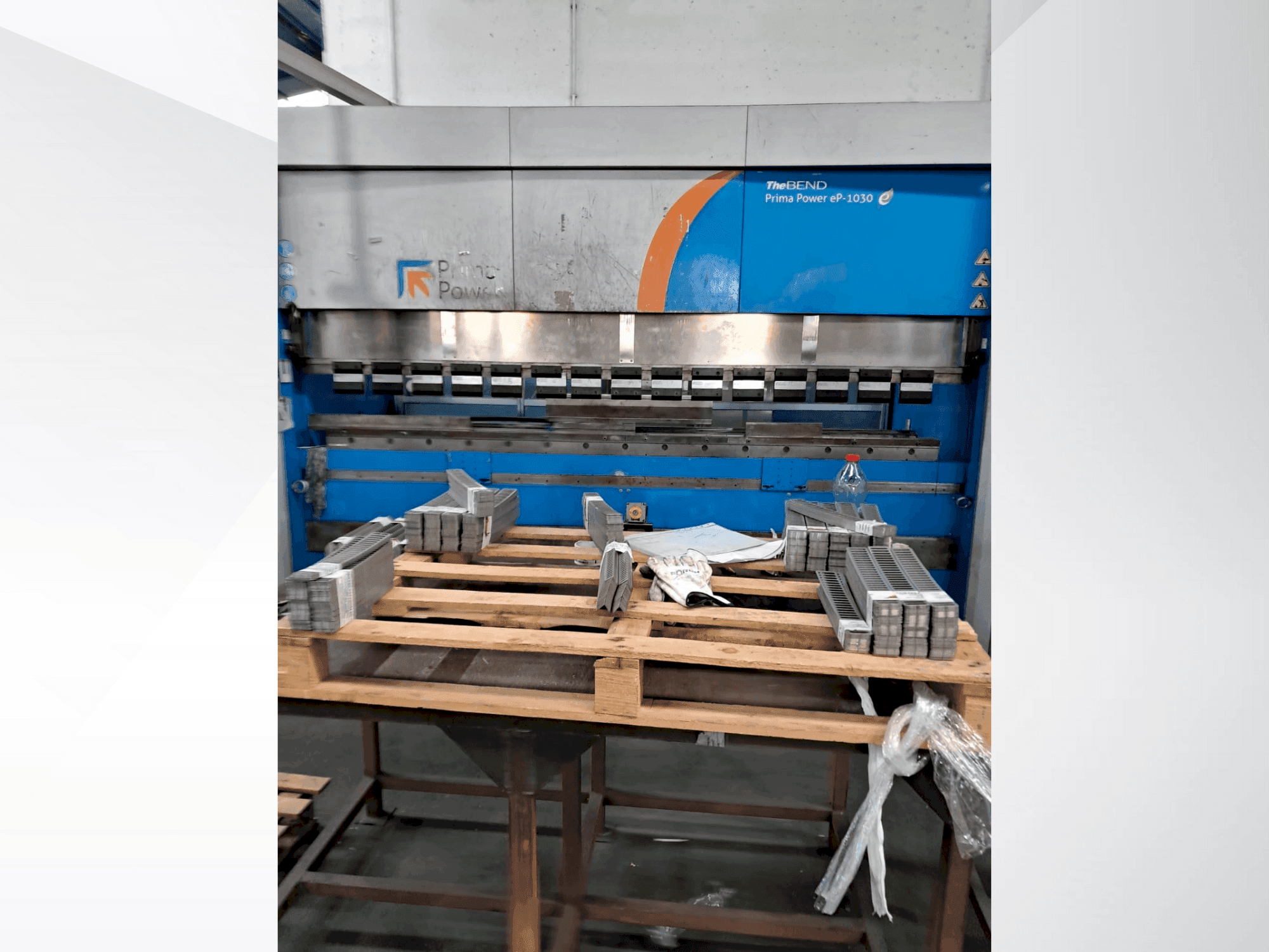 A Prima Power eP-1030 gép elölnézete