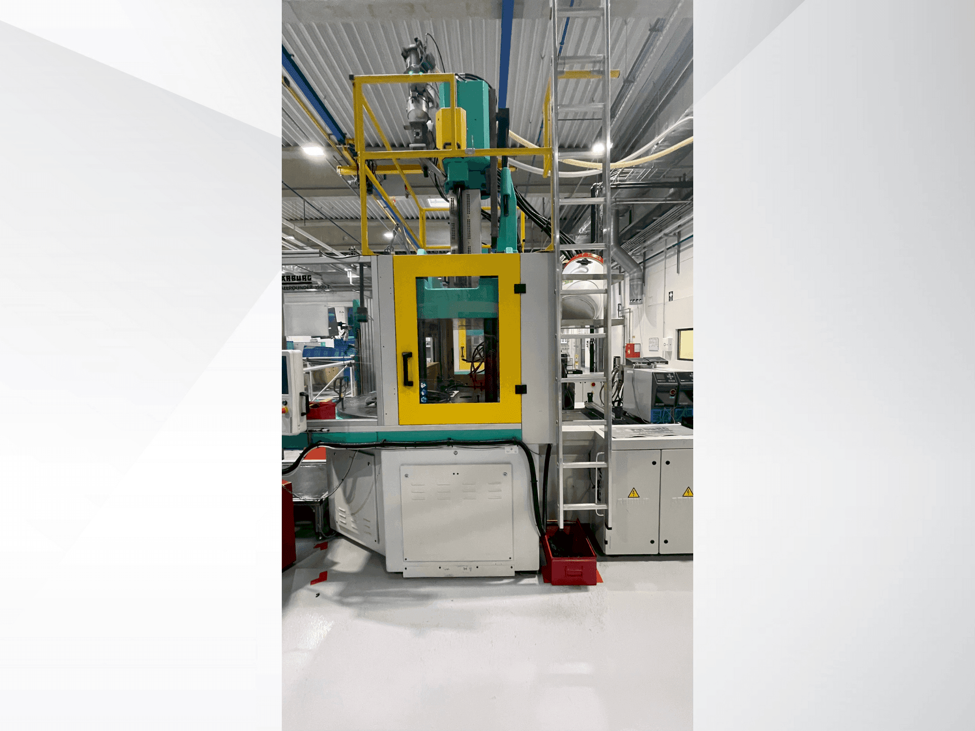 A Arburg Allrounder 1500 T 2000-400 gép elölnézete