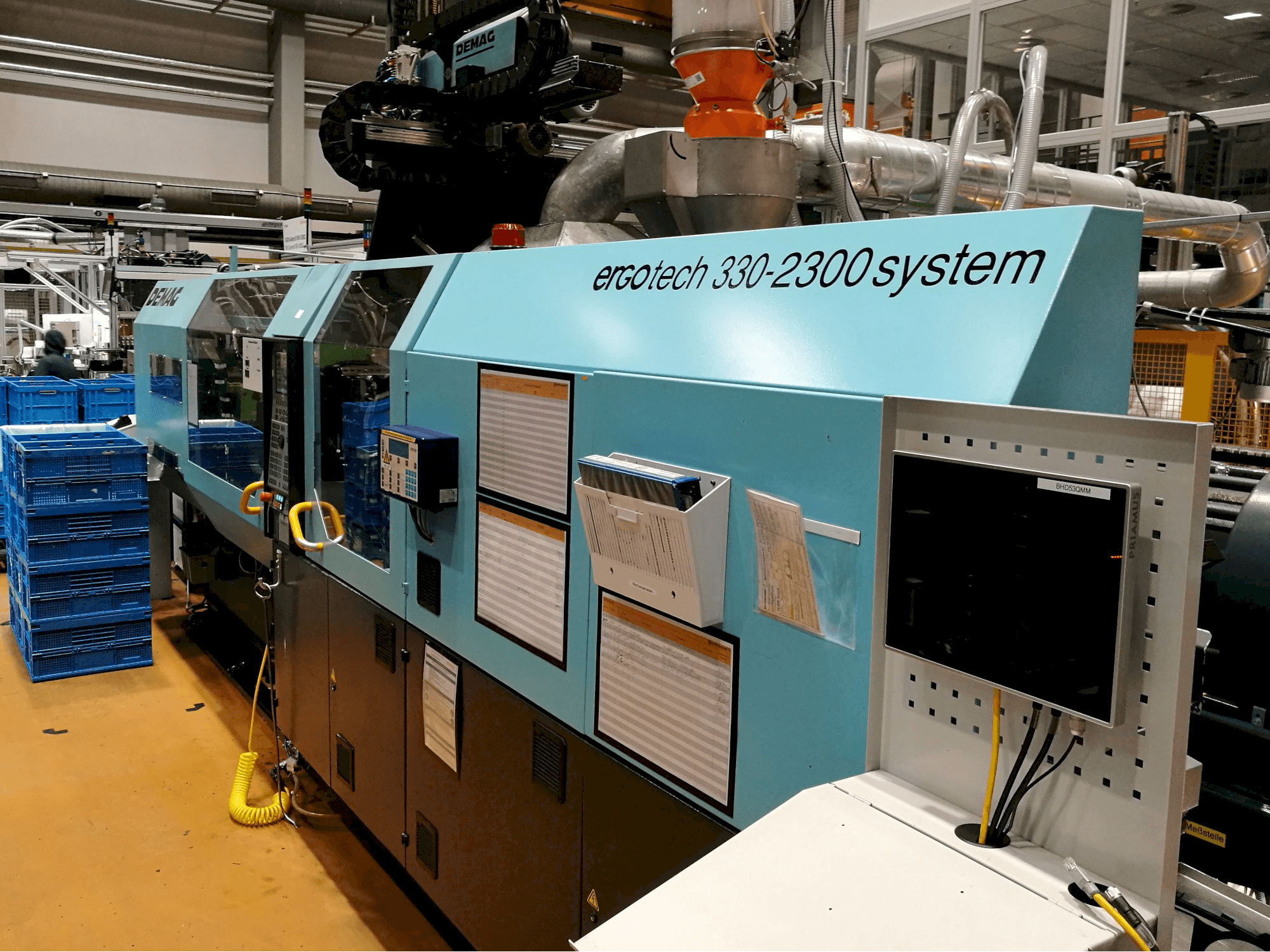 A DEMAG Ergotech 330-2300 gép jobb nézete