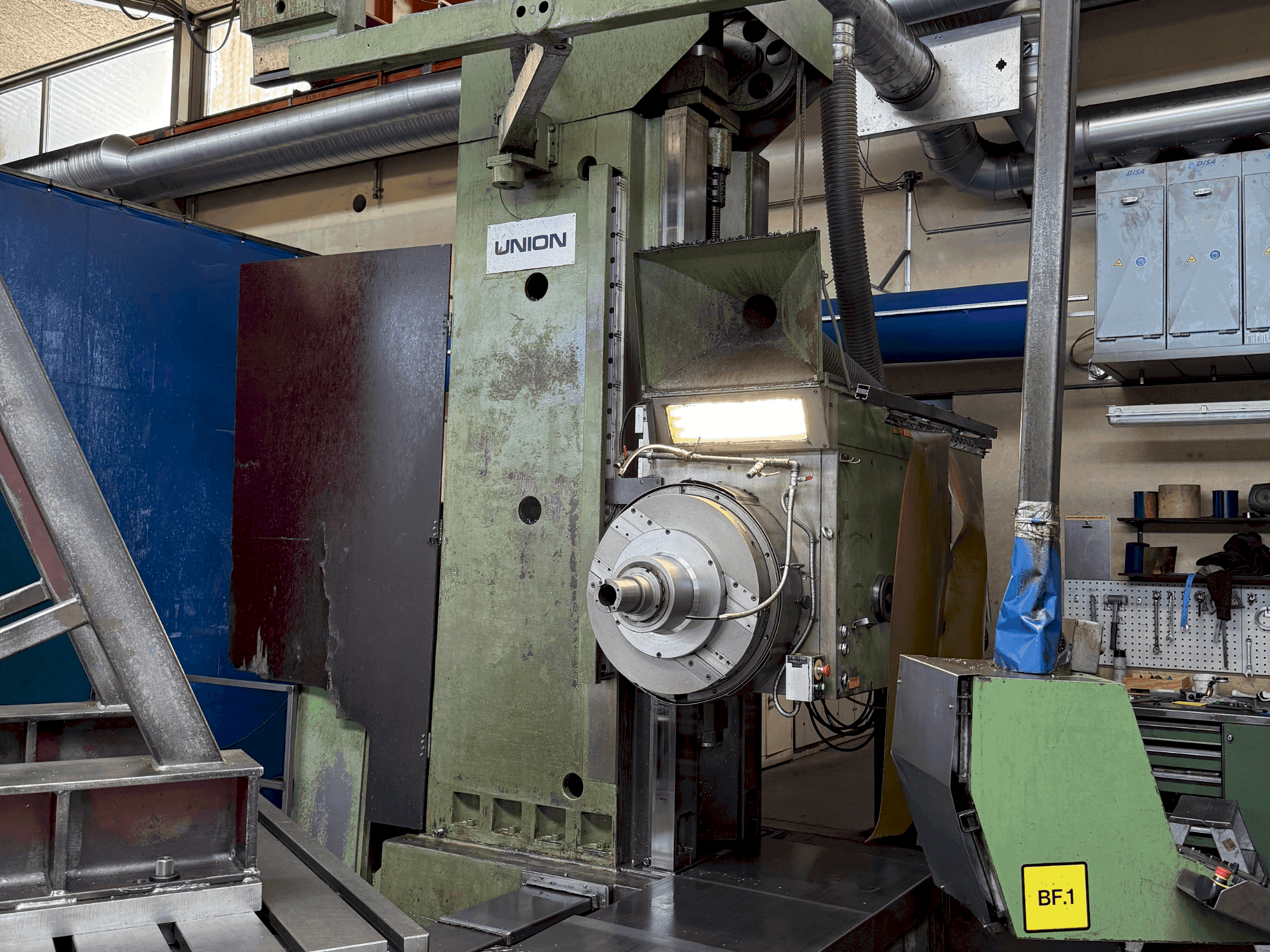 A UNION BTF 110 gép elölnézete