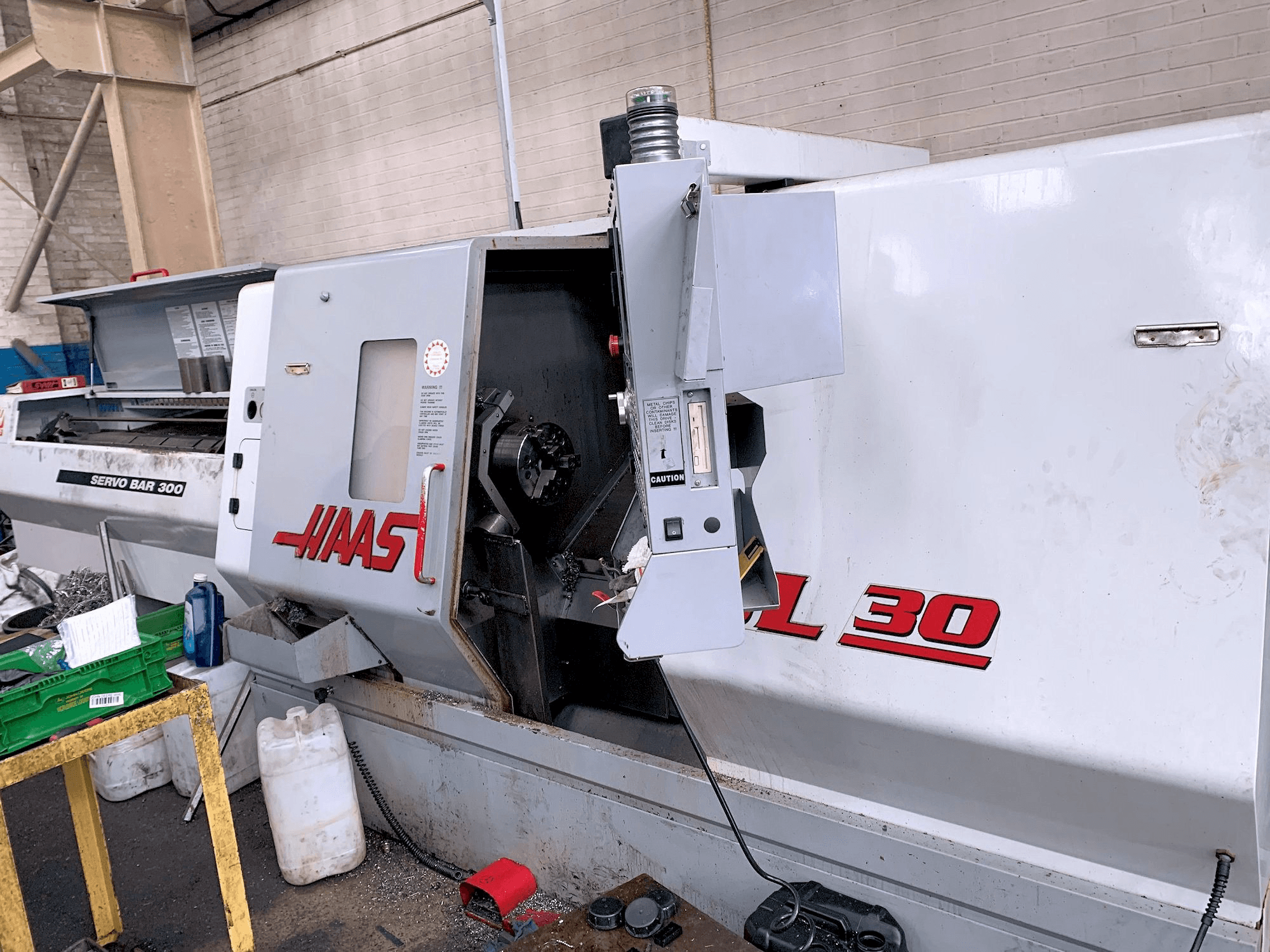 A HAAS SL-30 gép elölnézete