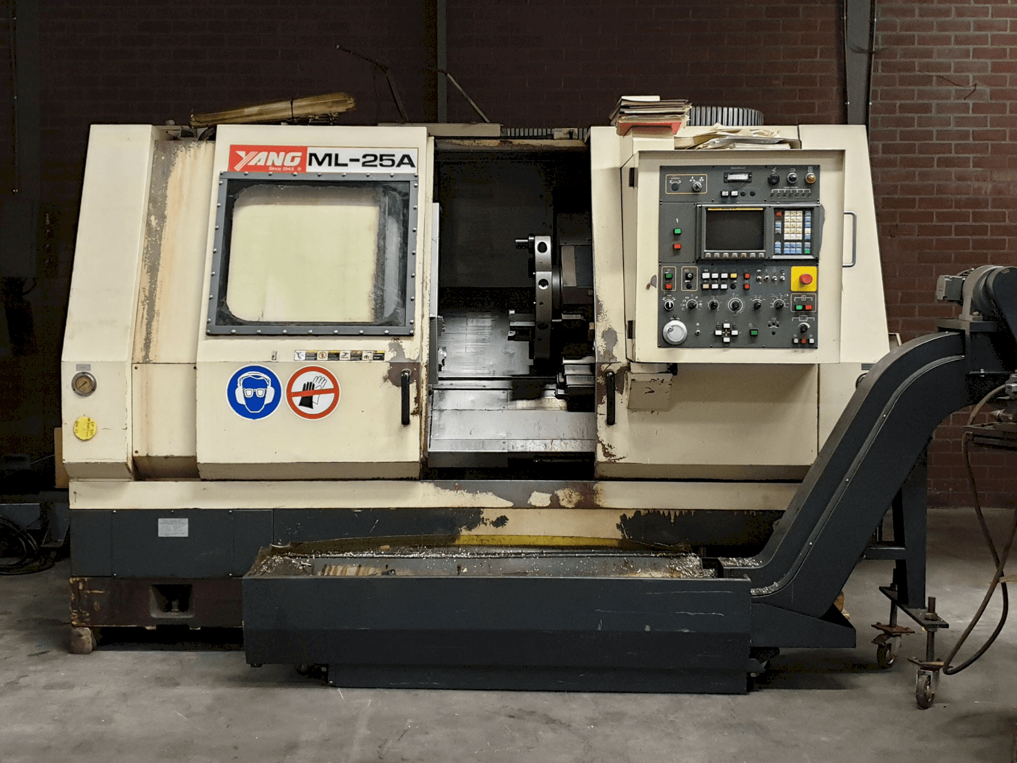 A Yang ML - 25A gép elölnézete