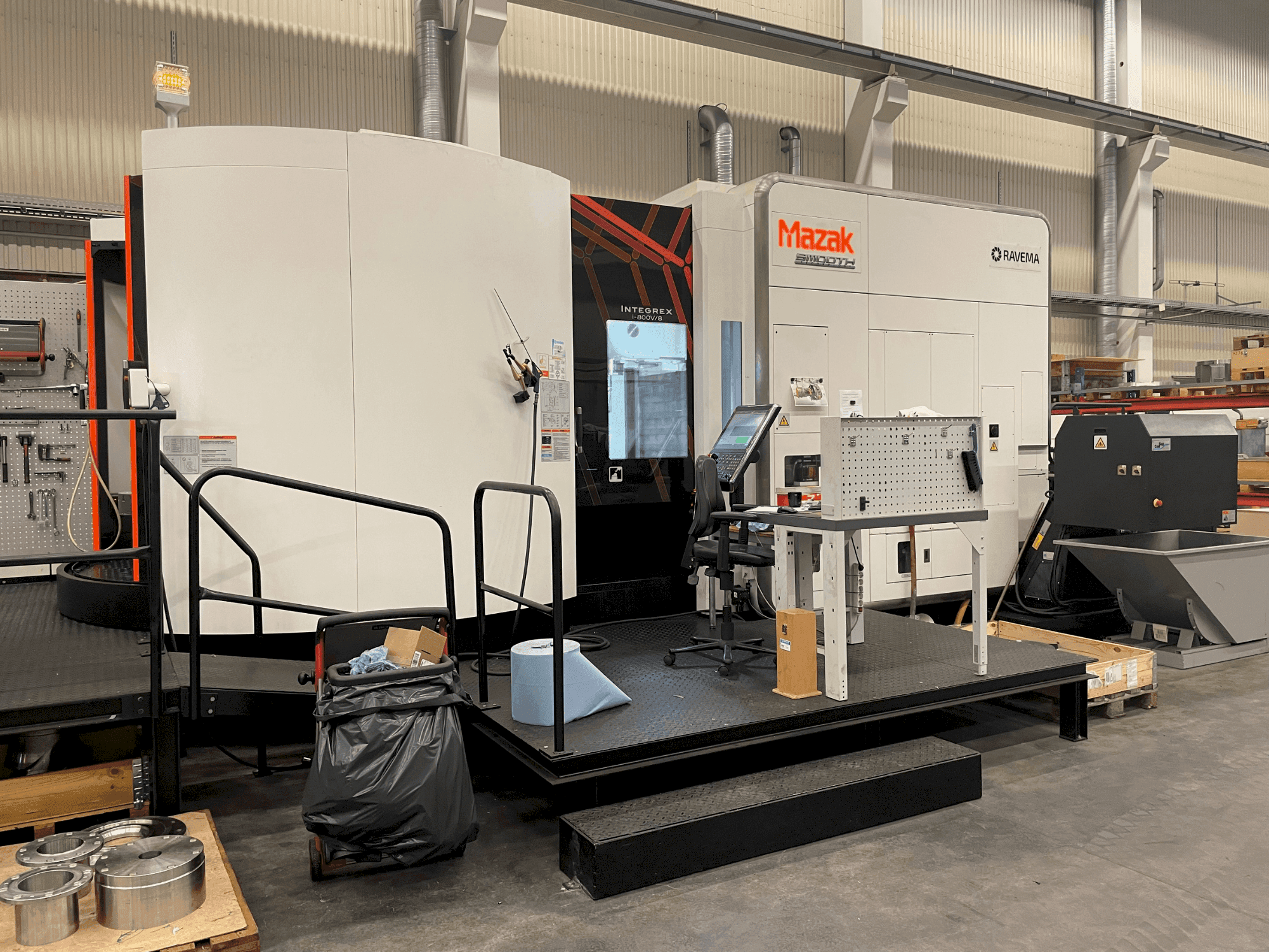 A Mazak INTEGREX i-800V/8 gép elölnézete