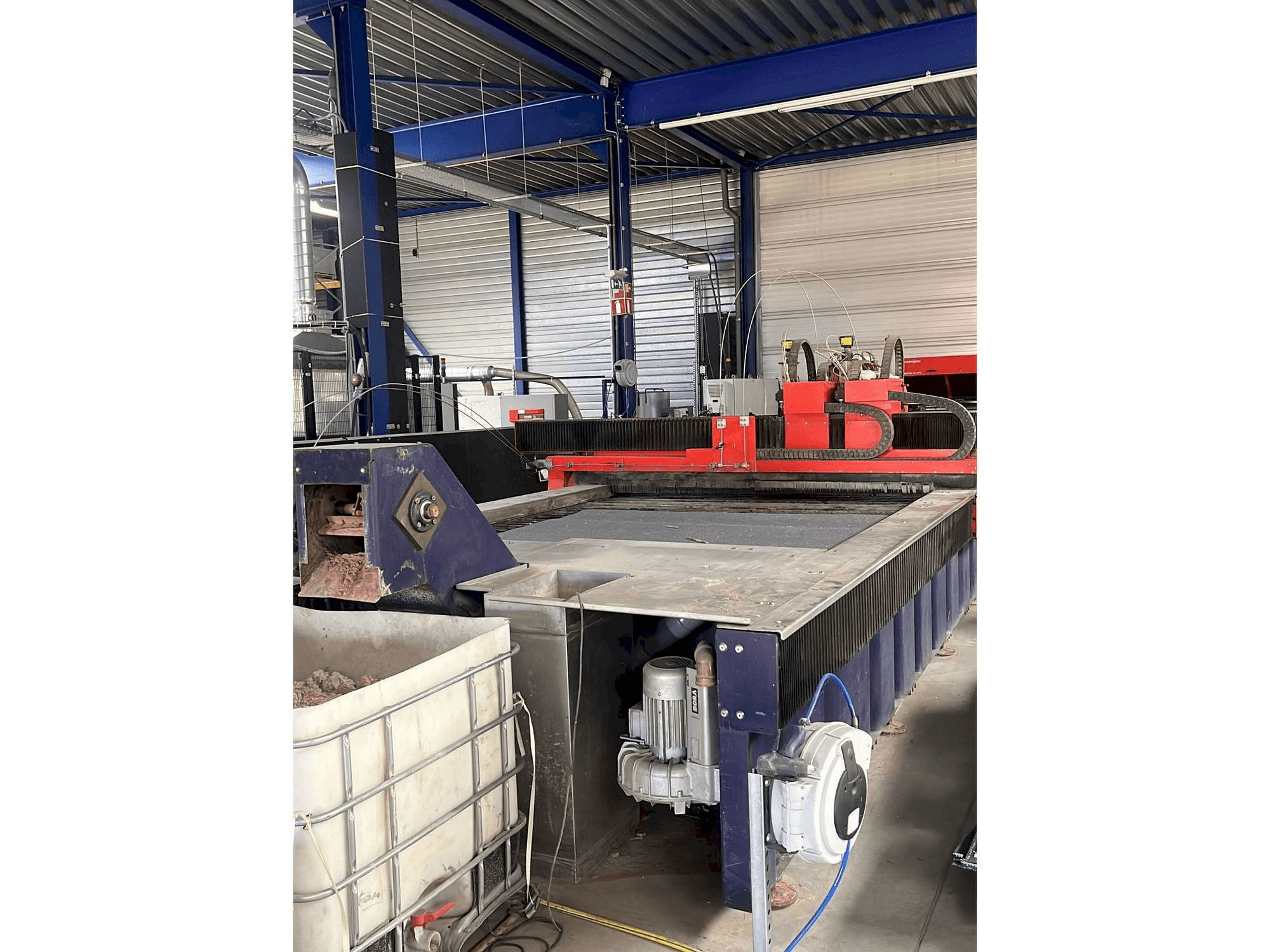A Bystronic ByJet 4020 gép elölnézete