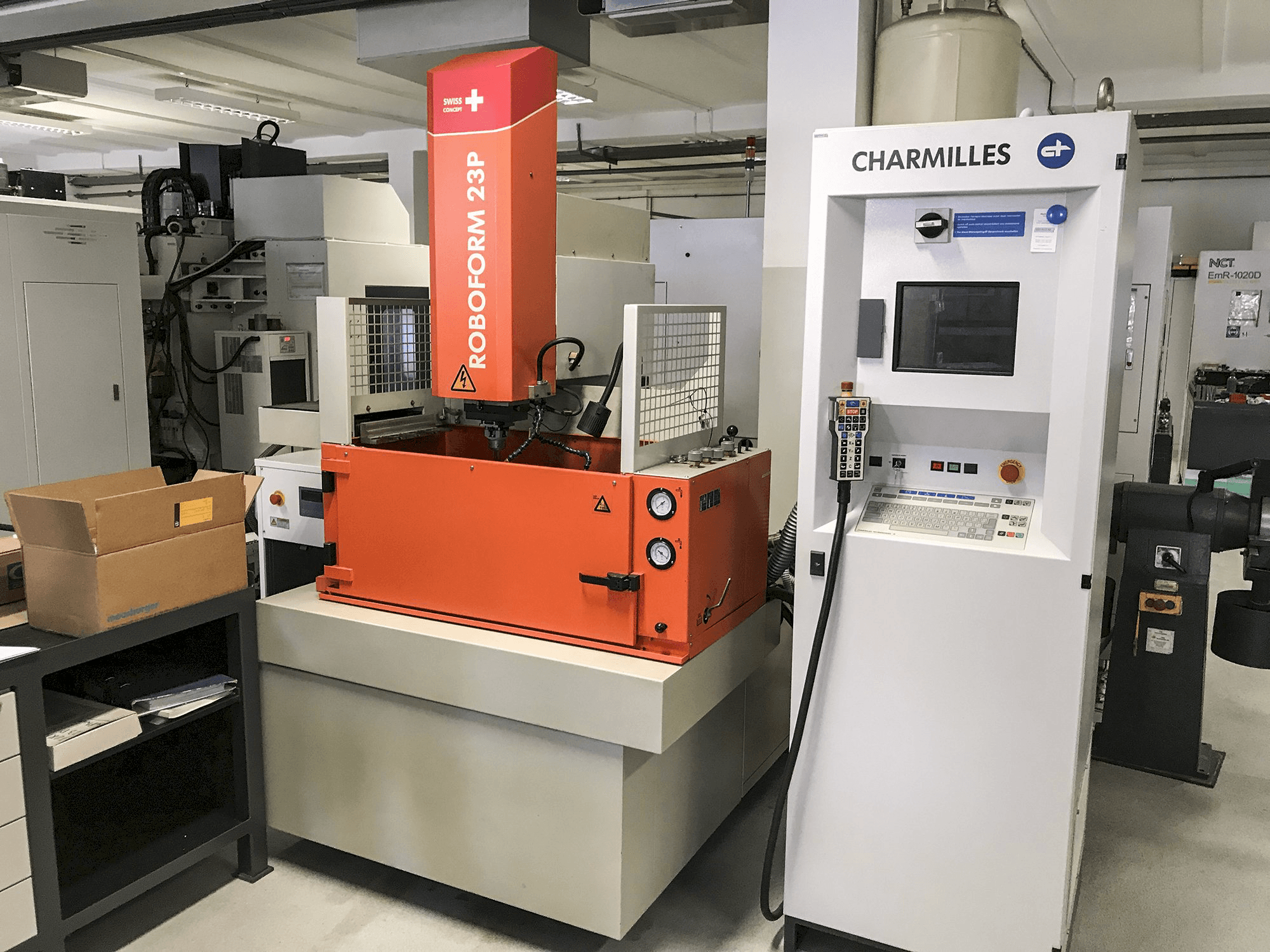 A CHARMILLES ROBOFORM 23P gép elölnézete