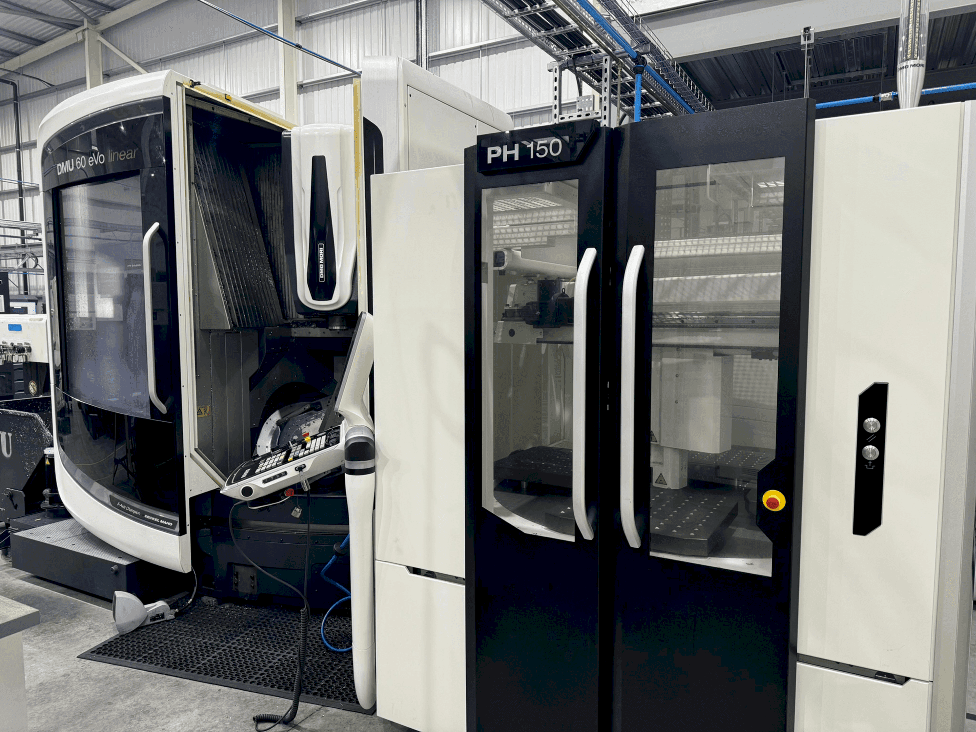 A DMG MORI DMU 60 eVo + PH150 gép elölnézete