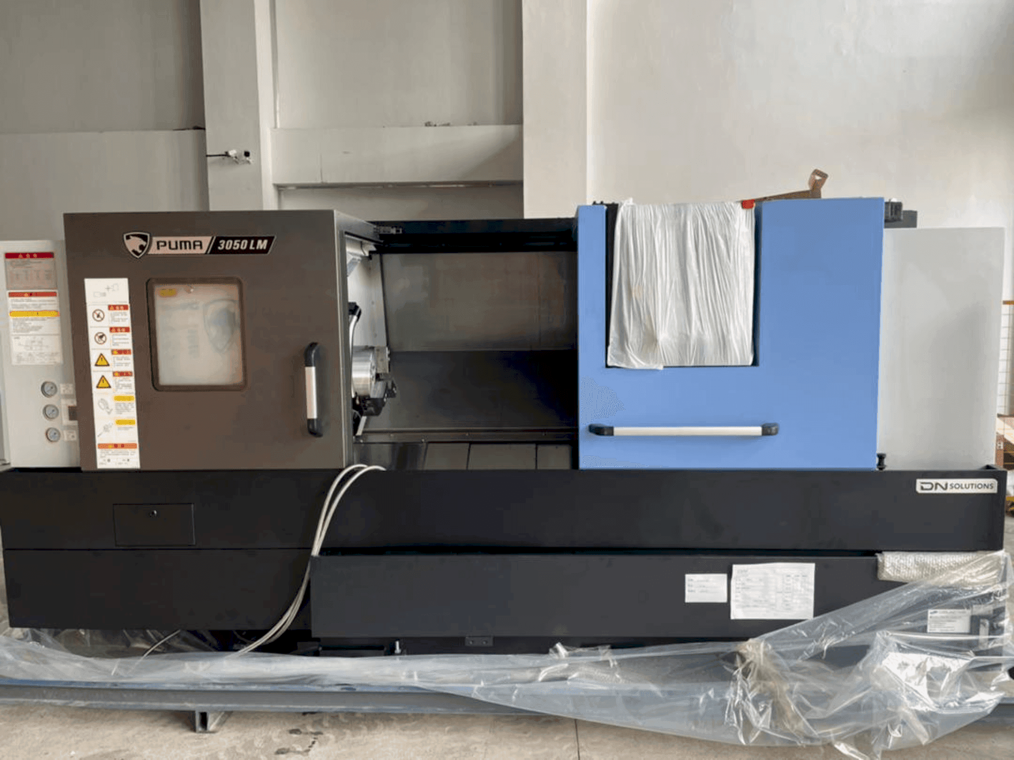 A DOOSAN PUMA 3050 LM gép elölnézete