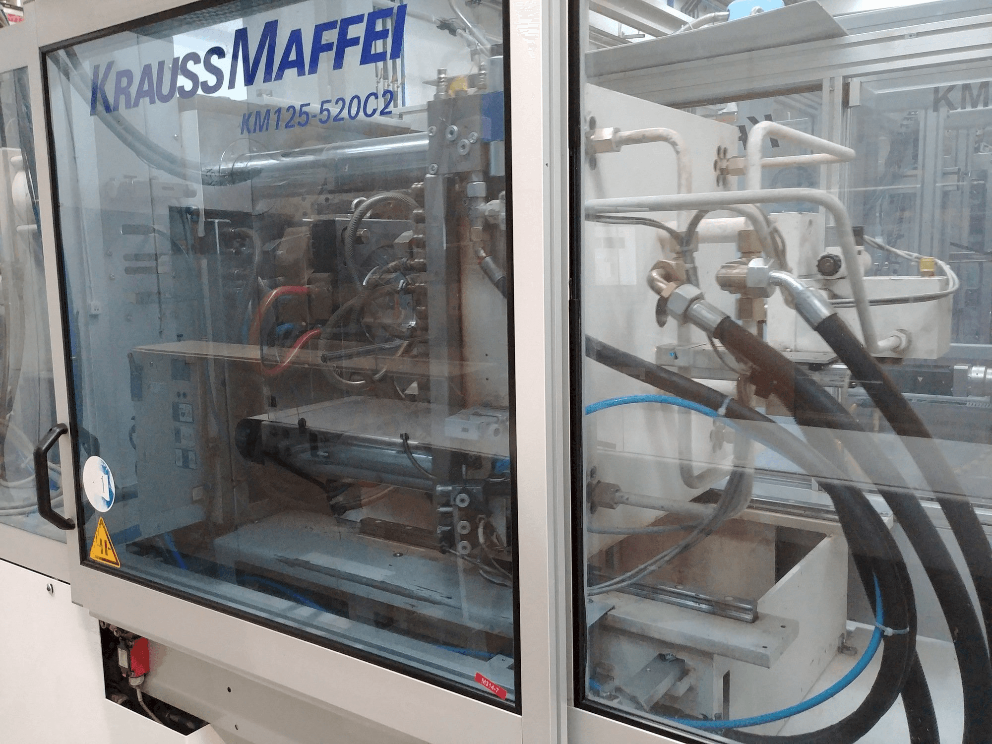 A Krauss Maffei KM 125-520 C2 gép bal oldali nézete