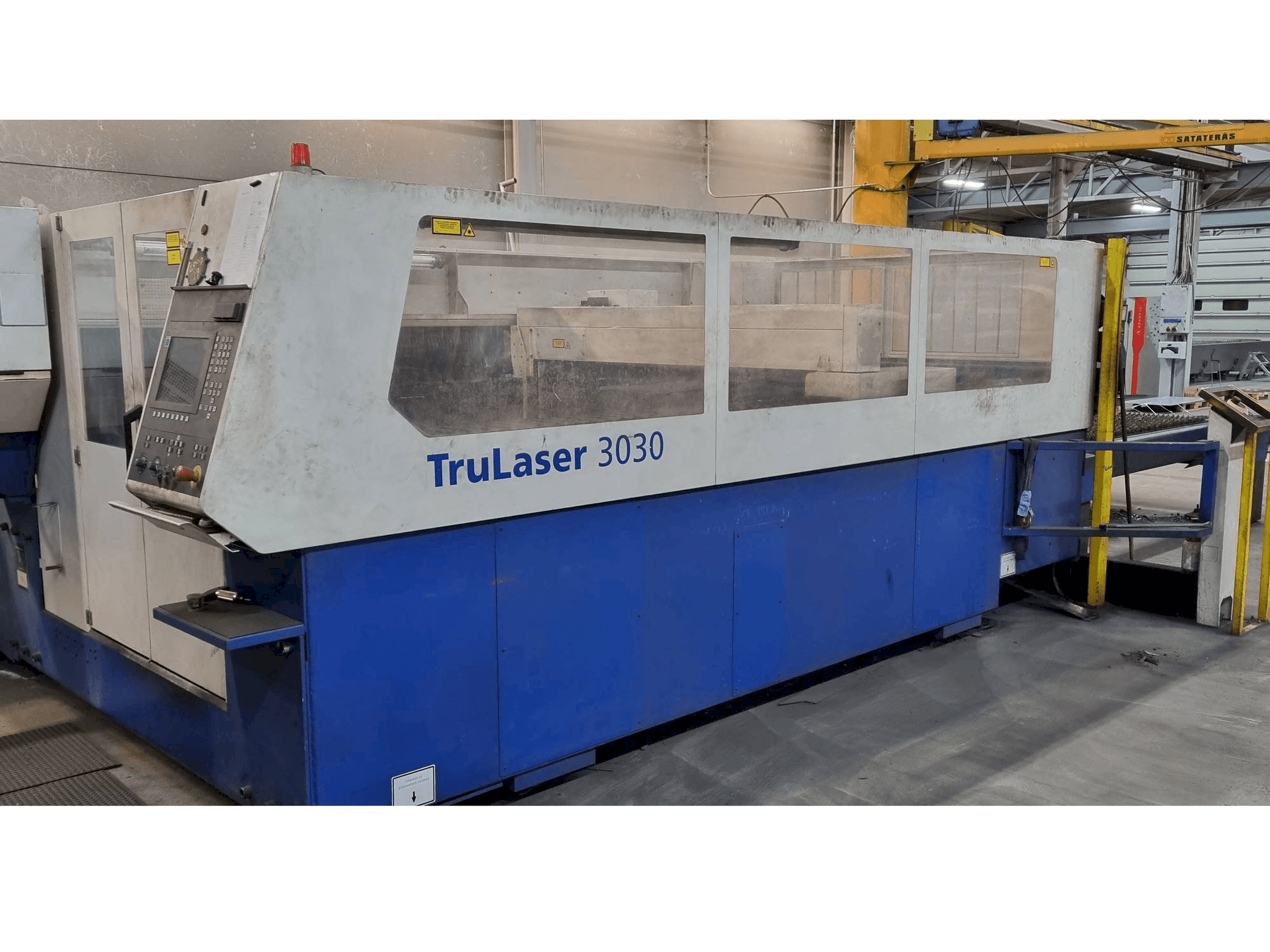 A Trumpf TruLaser 3030 gép elölnézete