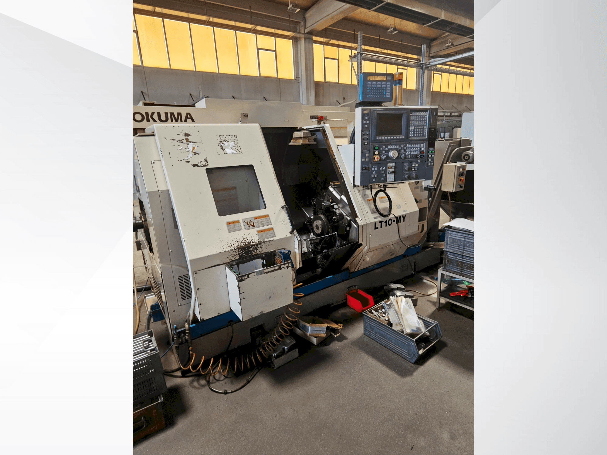 A Okuma LT 10 MY gép elölnézete
