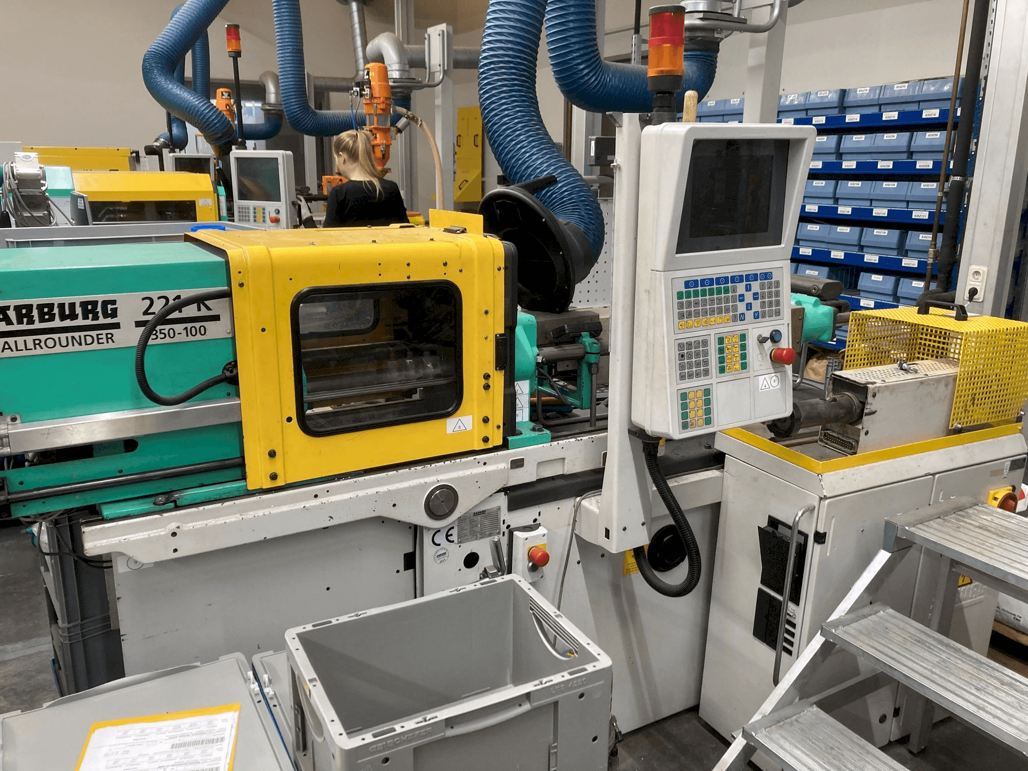 A Arburg 221 K 350-100U gép elölnézete