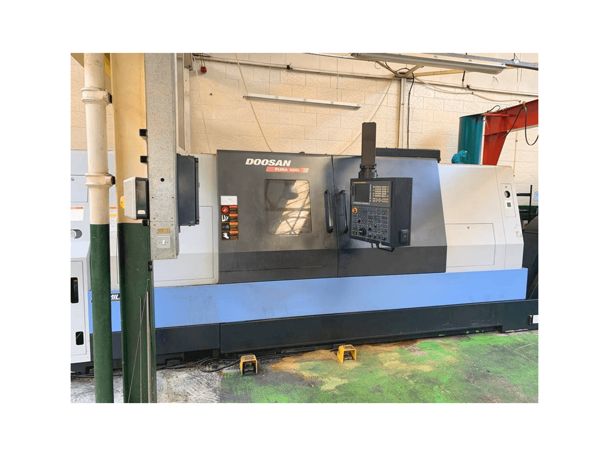 A Doosan Puma 400LB gép elölnézete