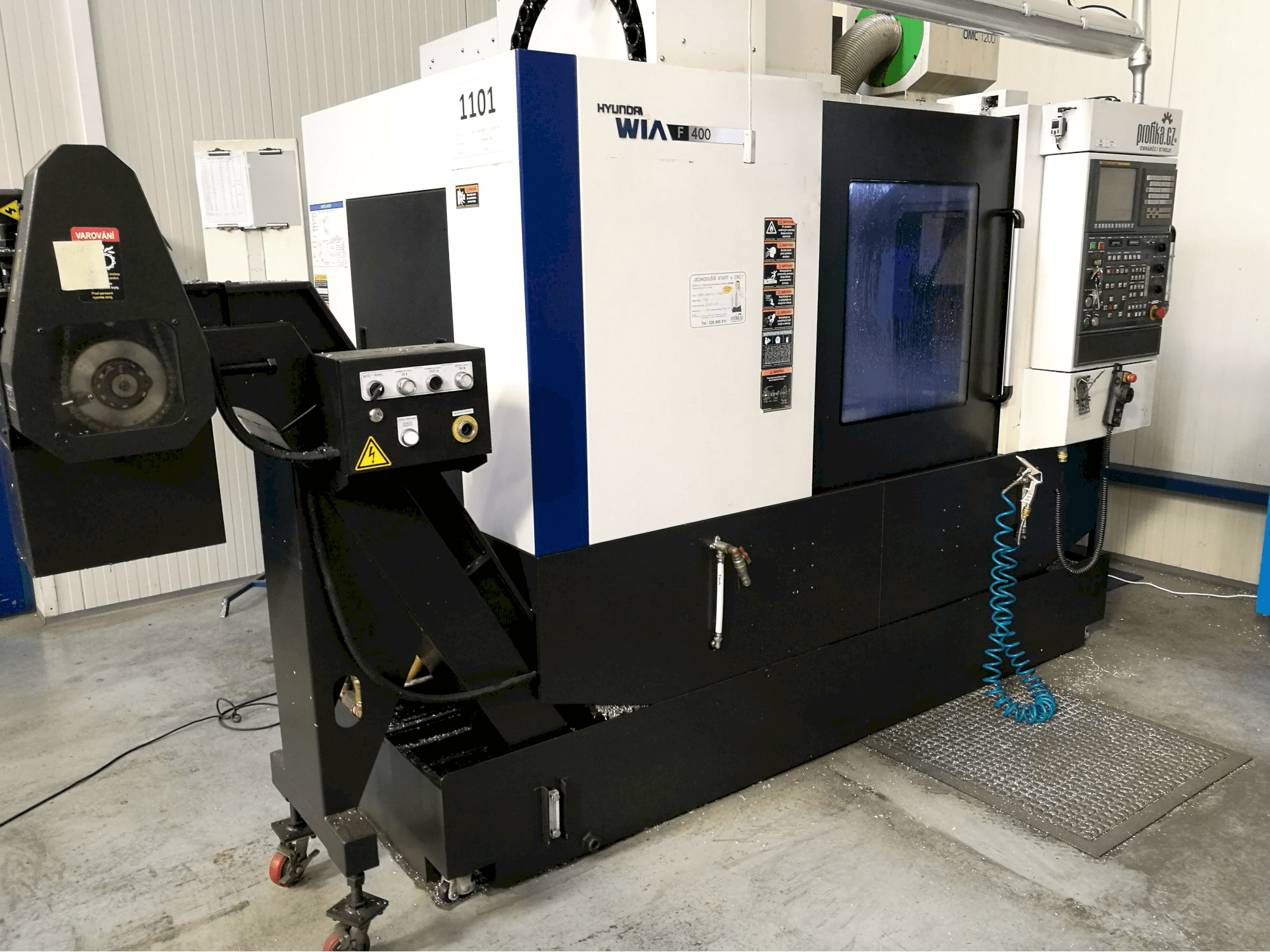 A Hyundai Wia F400 gép bal oldali nézete