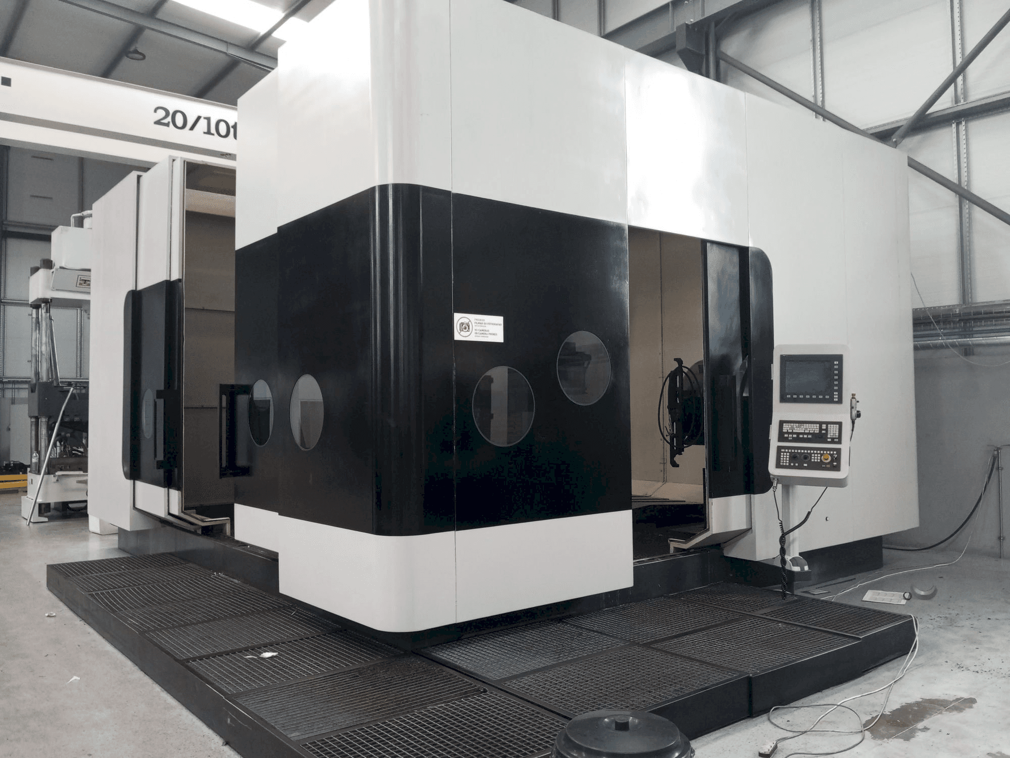 A CHETO 3000 gép elölnézete