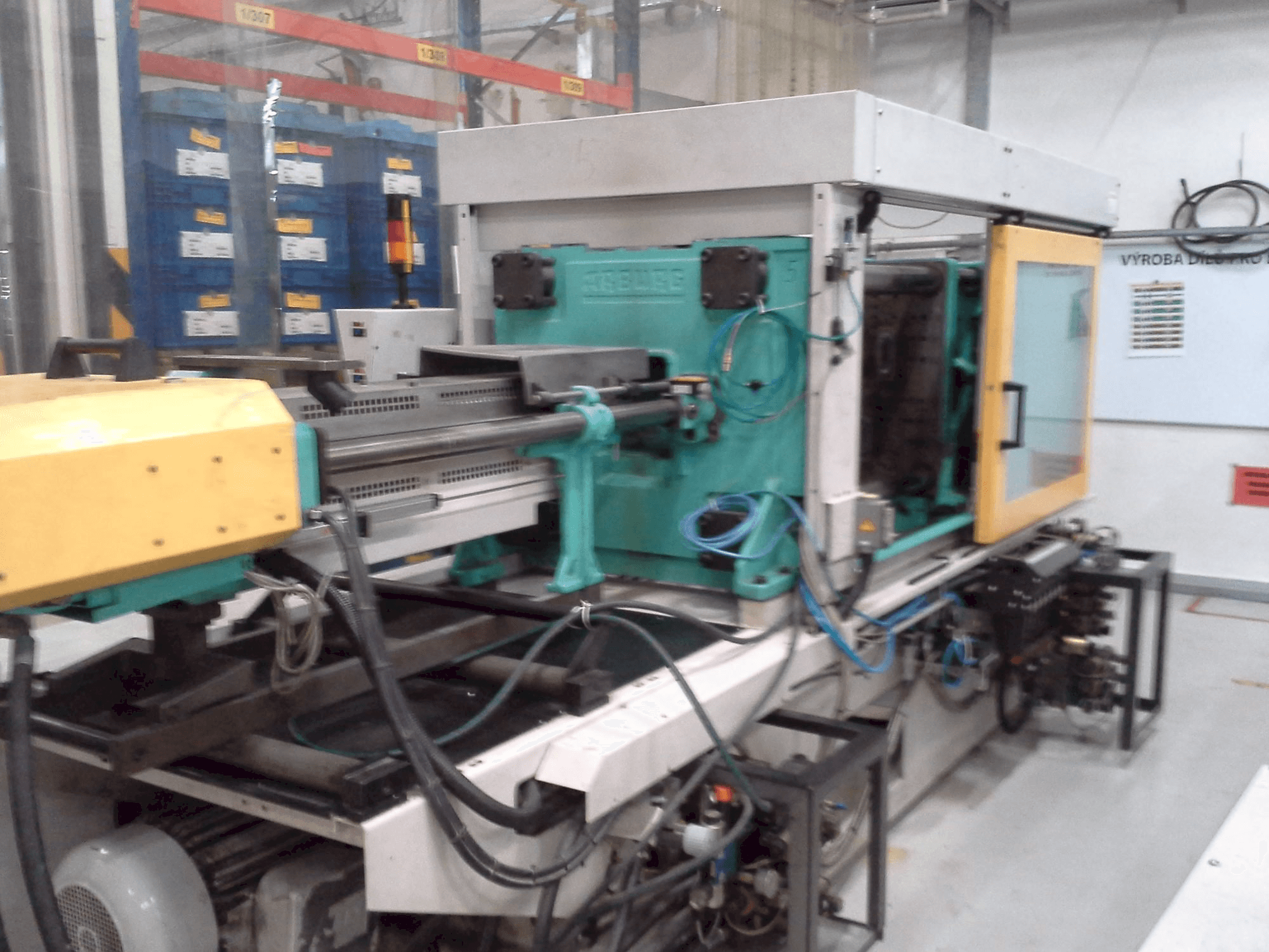 A Arburg 570C 2000-675 gép elölnézete