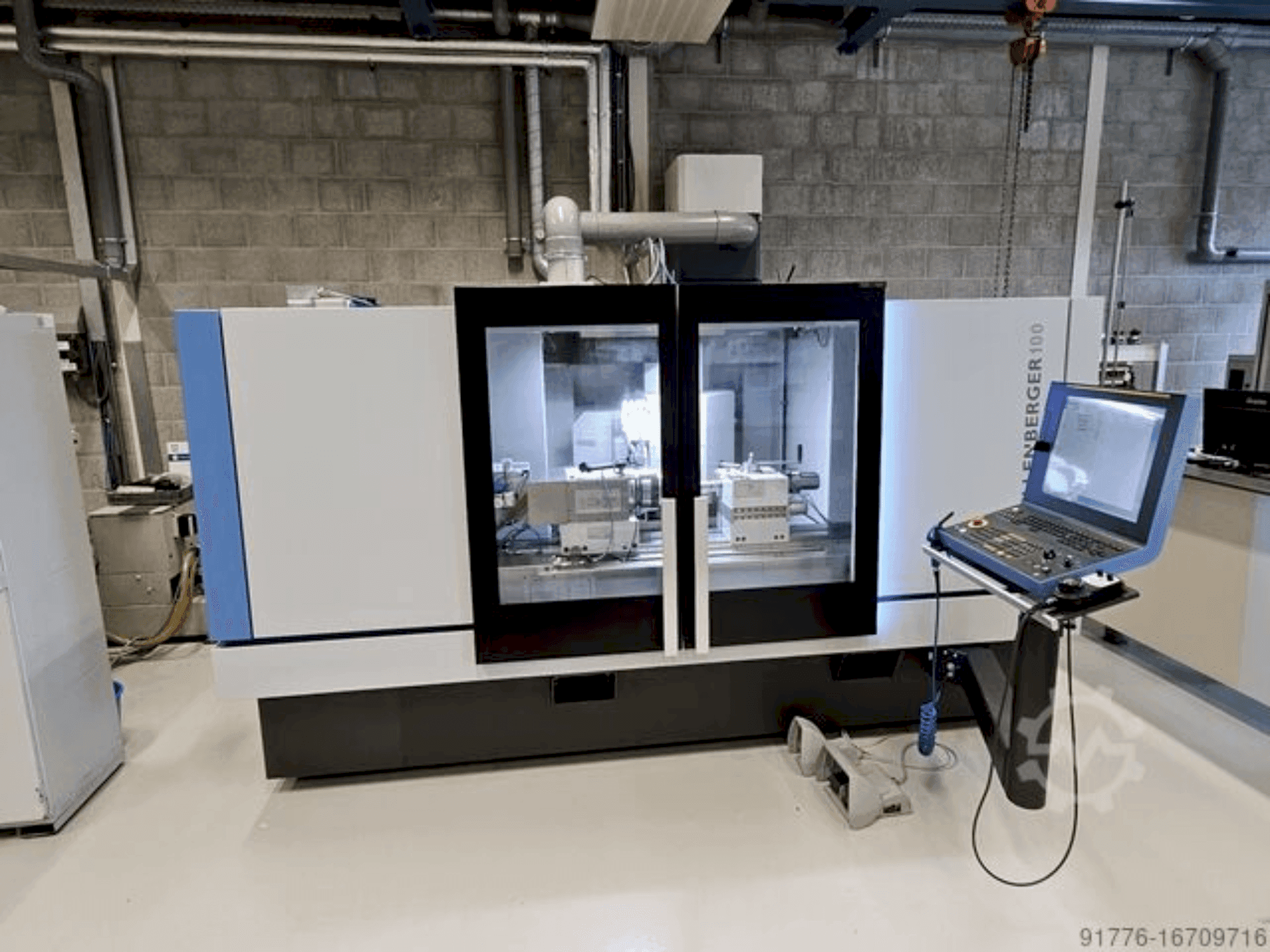 A KELLENBERGER 100 gép elölnézete